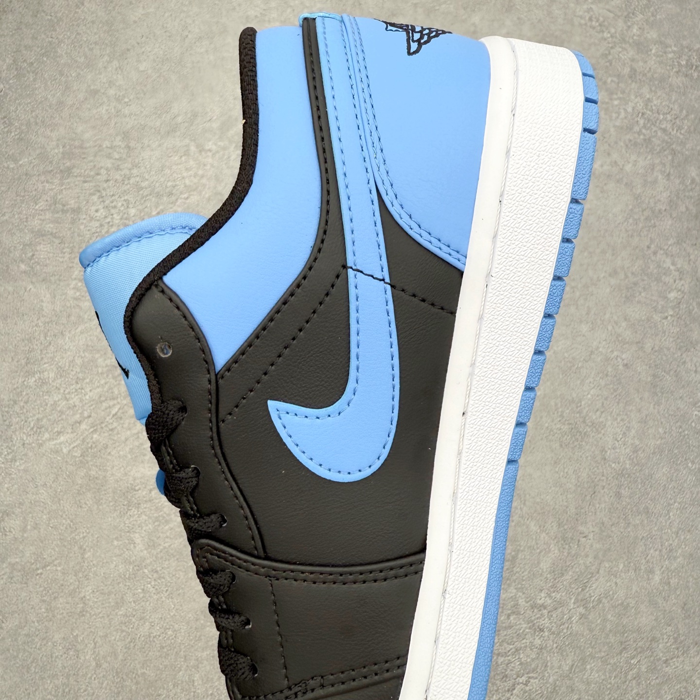 图片[7]-＃小DT Air Jordan AJ1 Low 低帮系列 全新流水线出品 超强性价比 DT版本平替选择 市场第二梯队 全部原鞋开发 原楦原纸板开发 全鞋电脑针车 原厂内置全掌气垫 原盒内在原标 唯一Zp原版鞋带绑法 免检产品 全新2022版型 全头层皮料 完美零毛边处理 原厂配置全掌气垫 价格定位良心 几十个配色陆续出货 实拍调校N版已经零色差零失真 百分百还原实物色彩所见即所得 不存在货不对板色差等低级问题 选购参考实物拍摄 不混卖不参货 只用心做好货严格选品 承诺混一赔十 尺码：36 36.5 37.5 38 38.5 39 40 40.5 41 42 42.5 43 44 44.5 45 46-选品中心