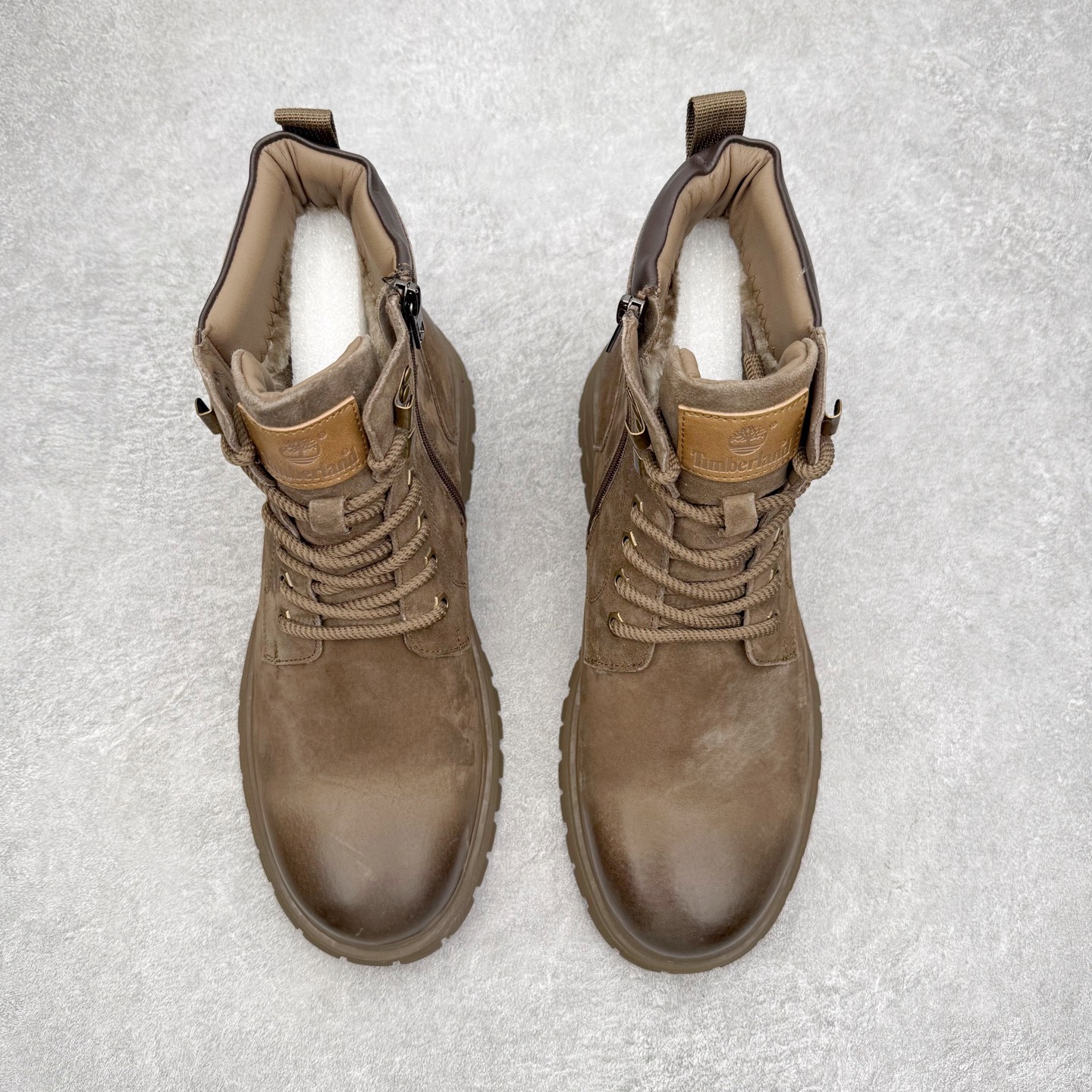 图片[2]-Timberland添柏岚/天伯伦 秋冬新品 秋冬必备户外休闲大黄靴系列#广东大厂品质 原盒原包装 时尚潮流搭配 面料采用意大利🇮🇹顶级磨砂细纹牛皮 轻质大底 搭配防臭防腐真皮乳胶鞋垫 大底到五金都是代工厂原材料制作 同原版固特异永不开胶工艺 好货不杀猪 首单质量严格把控 全网独家首发 品质毋庸置疑 全套官网统一包装 给您完美的穿着体验 质量考究耐穿 型男必备 专治不帅 高品质脚感一流 今年冬季防寒户外专用 日常随意搭配 尺码：38-44（皮鞋码）-选品中心