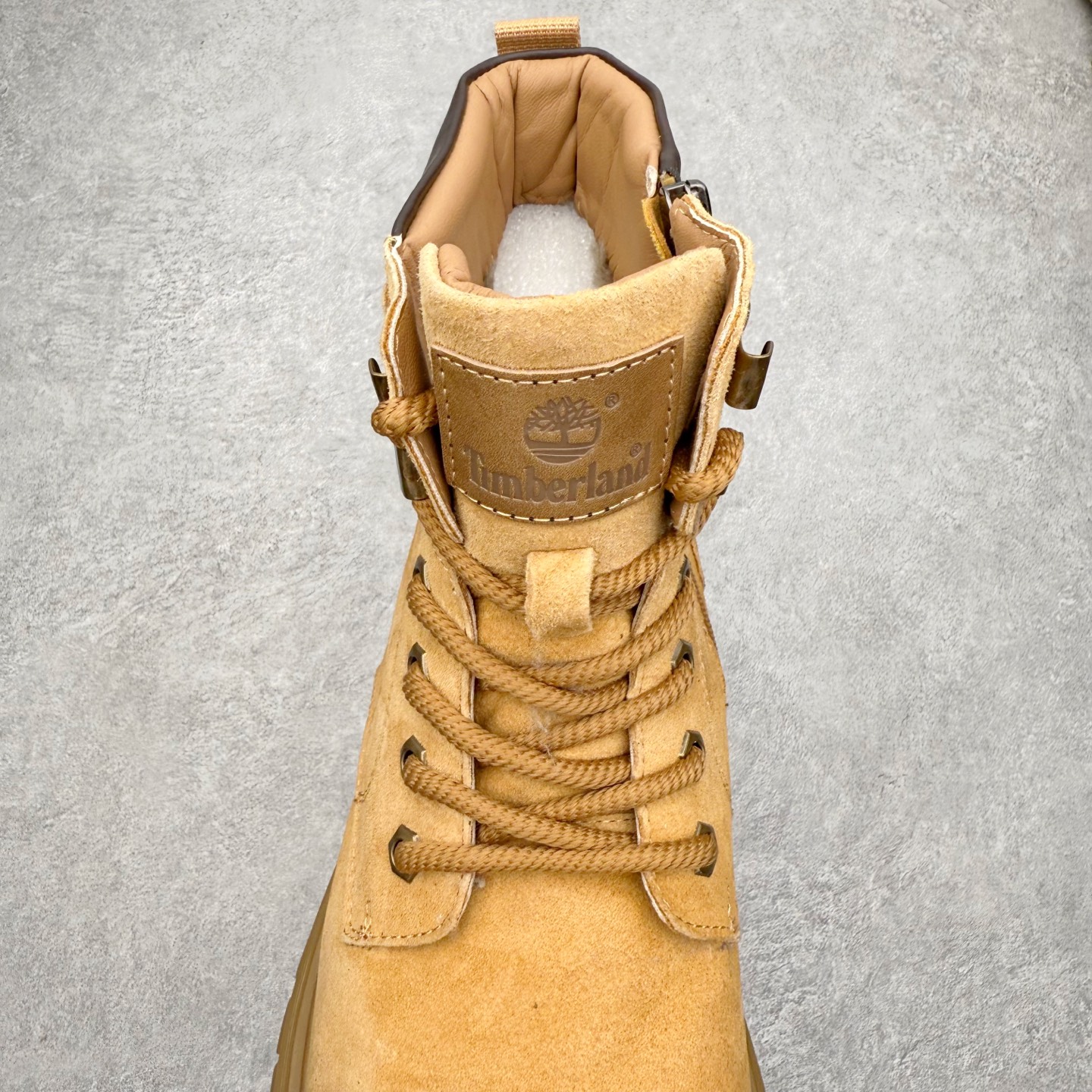 图片[5]-Timberland添柏岚/天伯伦 秋冬新品 秋冬必备户外休闲大黄靴系列#广东大厂品质 原盒原包装 时尚潮流搭配 面料采用意大利🇮🇹顶级磨砂细纹牛皮 轻质大底 搭配防臭防腐真皮乳胶鞋垫 大底到五金都是代工厂原材料制作 同原版固特异永不开胶工艺 好货不杀猪 首单质量严格把控 全网独家首发 品质毋庸置疑 全套官网统一包装 给您完美的穿着体验 质量考究耐穿 型男必备 专治不帅 高品质脚感一流 今年冬季防寒户外专用 日常随意搭配 尺码：38-44（皮鞋码）-选品中心