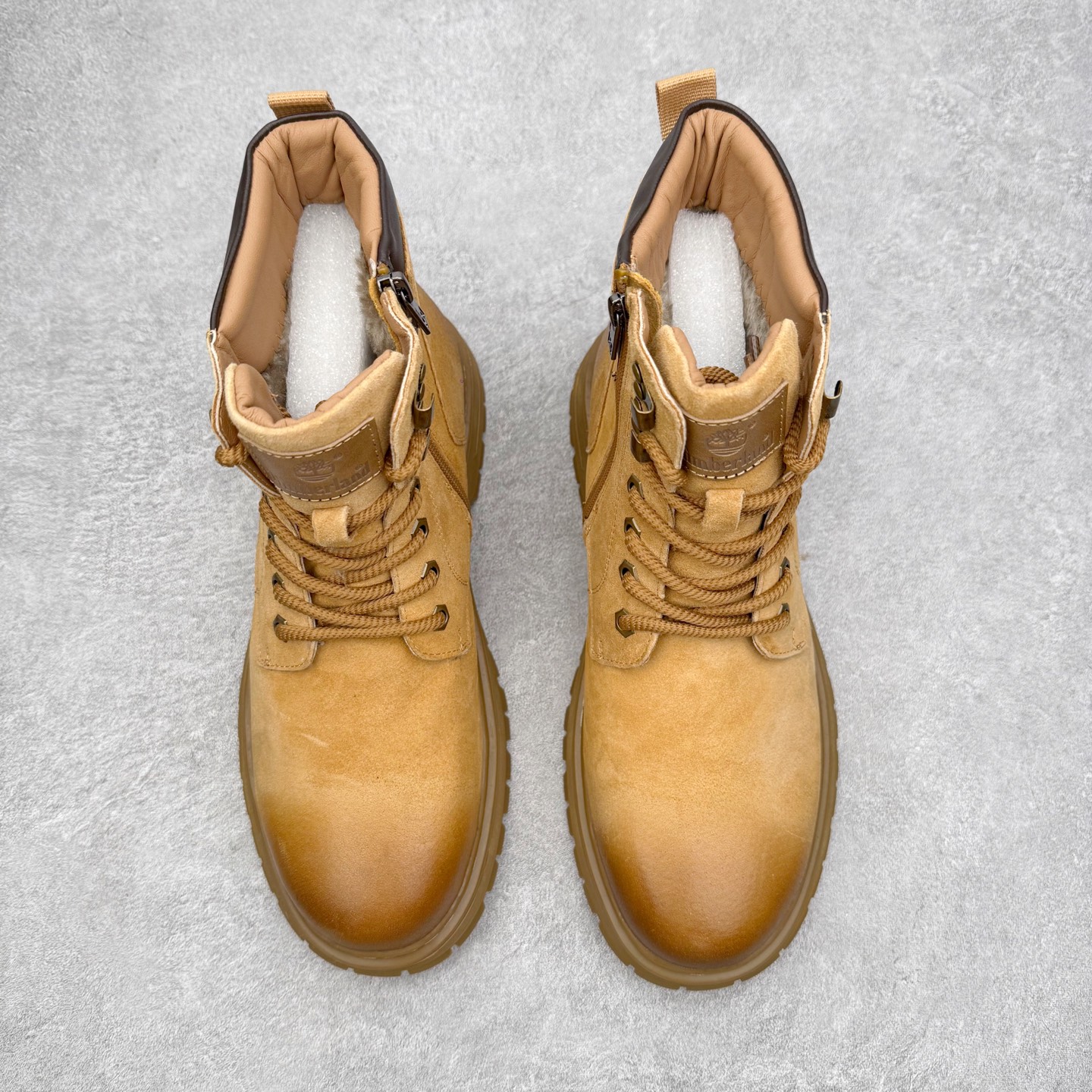 图片[2]-Timberland添柏岚/天伯伦 秋冬新品 秋冬必备户外休闲大黄靴系列#广东大厂品质 原盒原包装 时尚潮流搭配 面料采用意大利🇮🇹顶级磨砂细纹牛皮 轻质大底 搭配防臭防腐真皮乳胶鞋垫 大底到五金都是代工厂原材料制作 同原版固特异永不开胶工艺 好货不杀猪 首单质量严格把控 全网独家首发 品质毋庸置疑 全套官网统一包装 给您完美的穿着体验 质量考究耐穿 型男必备 专治不帅 高品质脚感一流 今年冬季防寒户外专用 日常随意搭配 尺码：38-44（皮鞋码）-选品中心