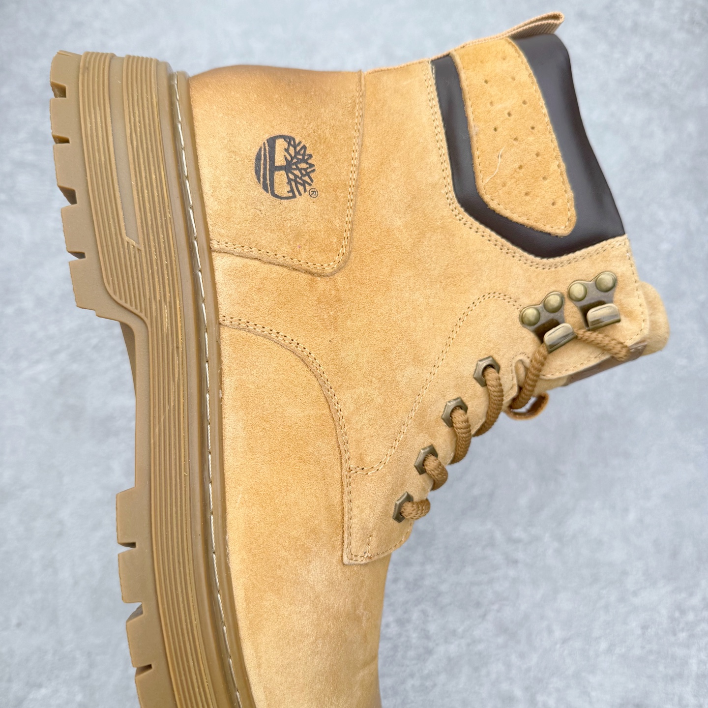 图片[6]-Timberland添柏岚/天伯伦 秋冬新品 秋冬必备户外休闲大黄靴系列#广东大厂品质 原盒原包装 时尚潮流搭配 面料采用意大利🇮🇹顶级磨砂细纹牛皮 轻质大底 搭配防臭防腐真皮乳胶鞋垫 大底到五金都是代工厂原材料制作 同原版固特异永不开胶工艺 好货不杀猪 首单质量严格把控 全网独家首发 品质毋庸置疑 全套官网统一包装 给您完美的穿着体验 质量考究耐穿 型男必备 专治不帅 高品质脚感一流 今年冬季防寒户外专用 日常随意搭配 尺码：38-44（皮鞋码）-选品中心