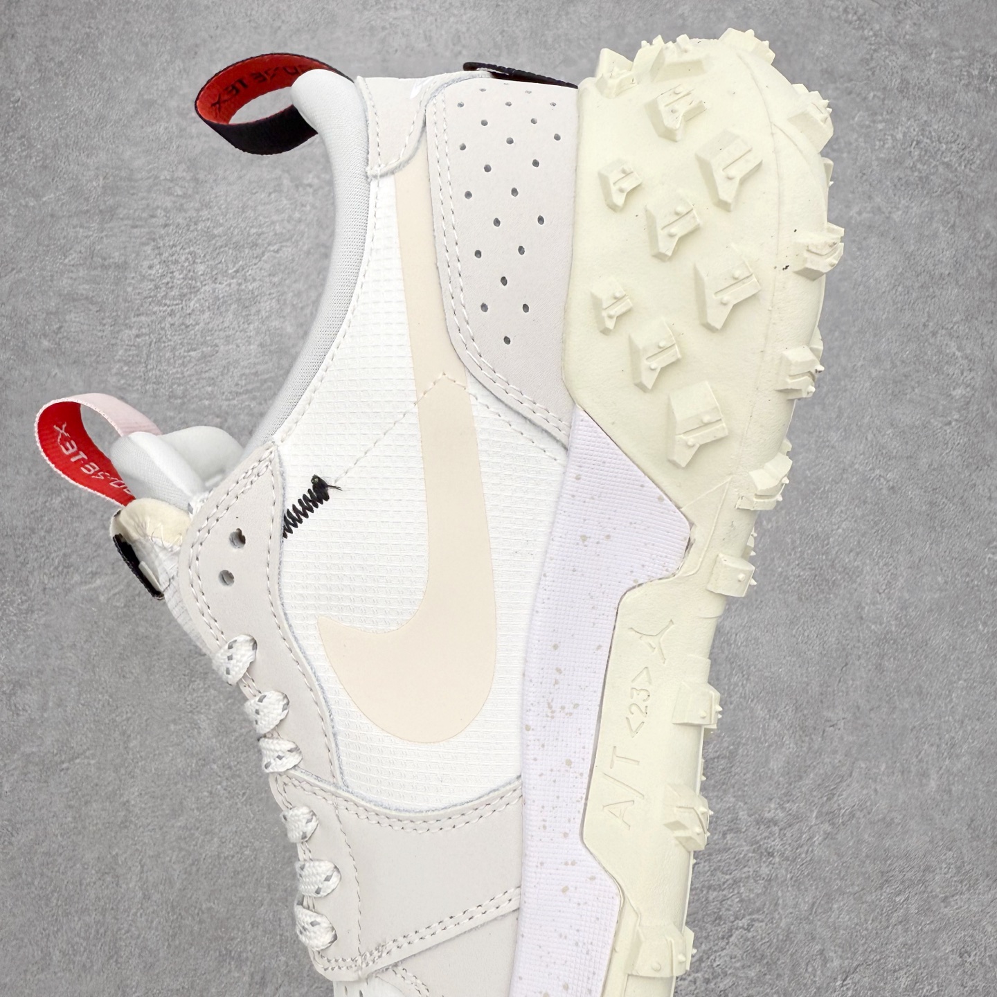 图片[7]-Air Jordan AJ1 Element Gore-Tex 经典耐用 低帮跑步鞋 米白 FV4227-003 鞋款以经典的 Air Jordan 1 Low 为设计蓝本，在此基础上加入Gore-Tex 科技，增强鞋款户外性能的同时，增添帅气硬核气息 鞋面采用特殊材质打造，有助于防水防尘；后跟及鞋舌提环细节处注入GORE-TEX 标签加持，搭载布满硬核户外胶钉设计的鞋底，带来更强户外抓地力的同时，进一步确保户外性能 实拍调校N版已经零色差零失真 百分百还原实物色彩所见即所得 不存在货不对板色差等低级问题 选购参考实物拍摄 不混卖不参货 只用心做好货严格选品 承诺混一赔十 尺码：39 40 40.5 41 42 42.5 43 44 44.5 45-选品中心