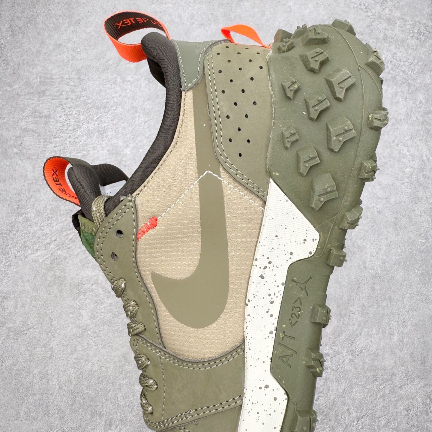 图片[7]-Air Jordan AJ1 Element Gore-Tex 经典耐用 低帮跑步鞋 橄榄绿 FV4227-201 鞋款以经典的 Air Jordan 1 Low 为设计蓝本，在此基础上加入Gore-Tex 科技，增强鞋款户外性能的同时，增添帅气硬核气息 鞋面采用特殊材质打造，有助于防水防尘；后跟及鞋舌提环细节处注入GORE-TEX 标签加持，搭载布满硬核户外胶钉设计的鞋底，带来更强户外抓地力的同时，进一步确保户外性能 实拍调校N版已经零色差零失真 百分百还原实物色彩所见即所得 不存在货不对板色差等低级问题 选购参考实物拍摄 不混卖不参货 只用心做好货严格选品 承诺混一赔十 尺码：39 40 40.5 41 42 42.5 43 44 44.5 45-选品中心