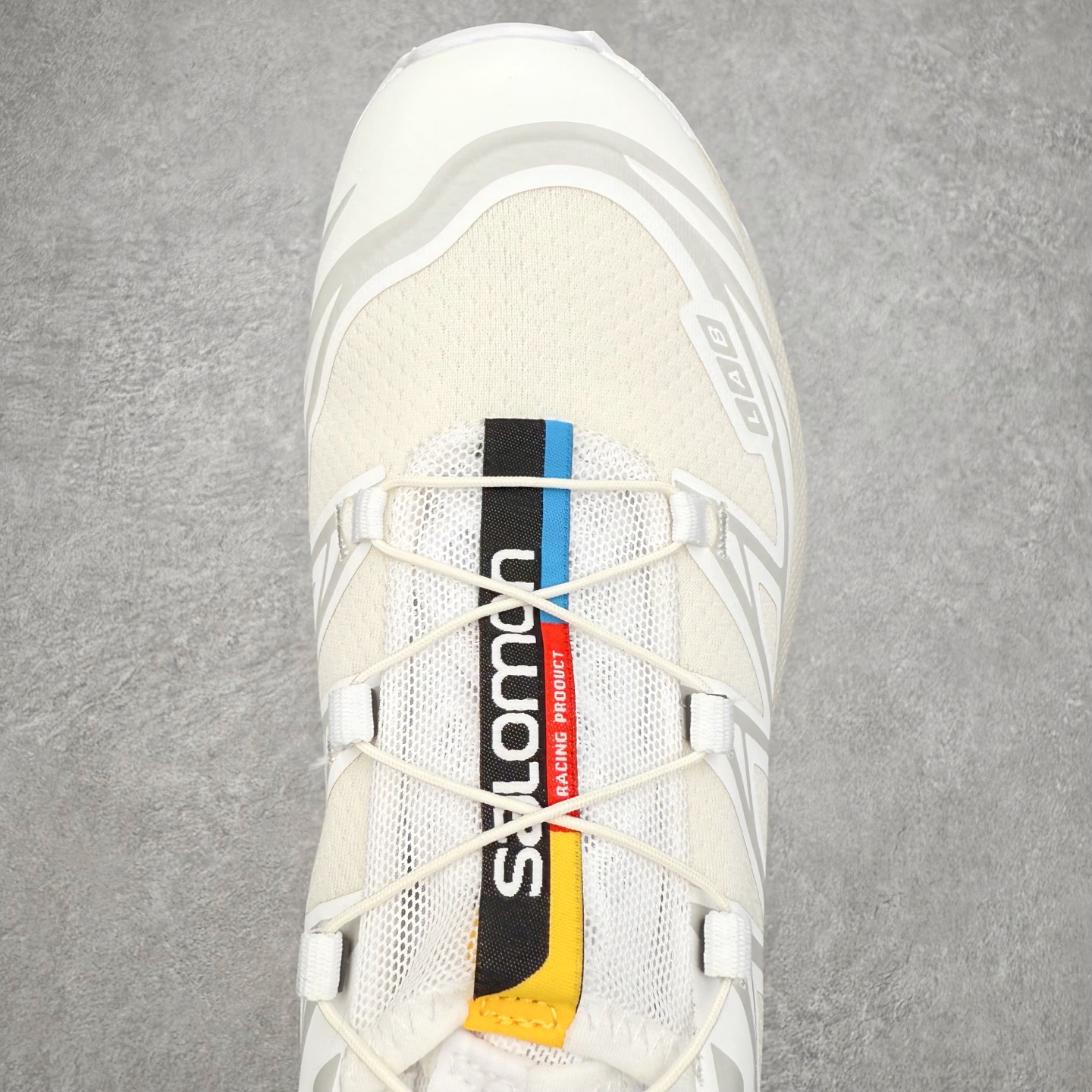 图片[4]-Salomon XT-6 萨洛蒙复古潮流户外机能登山跑鞋 纯原外贸平台特供订单 耗时半年巨作 全套原纸板楦头开发 原厂特供网布配套加持 确保原汁原味 完美呈现版型 原档数据独家私模五层组合大底 男女鞋同步官方开发至46.5 原装Ortholite轻量化鞋垫 中底布带钢印编号 原厂TPU锁扣 进口港宝加持 后跟自然饱满 还原公司包裹性 鞋面以“锯齿”状的包裹系统呈现 在基色底之下加入了各种色点缀 将公司的最新技术和时尚前卫的造型融入耐用的长跑款式中 鞋面由 TPU 薄膜制成 并焊接在高耐磨网眼上 使其既时尚又坚固 由 ACS底盘支撑 可增强稳定性和支撑力 以及由橡胶凸耳 Contragrip外底覆盖的 EVA 缓冲中底 旨在应对崎岖的地形 鞋舌上的彩色Salomon 标签、Quicklace 系统以及鞋头、鞋舌和鞋跟上的附加品牌使细节更加完美 让穿着者可以轻松驾驭户外与通勤下的任何运动生活场景 无缝鞋身户外随意纵横 颜值与脚感兼备 出街通勤 绝对非常吸睛 你值得拥有 尺码：36 36.5 37.5 38 38.5 39 40 40.5 41 42 42.5 43 44 44.5 45 注意：偏小1码-选品中心