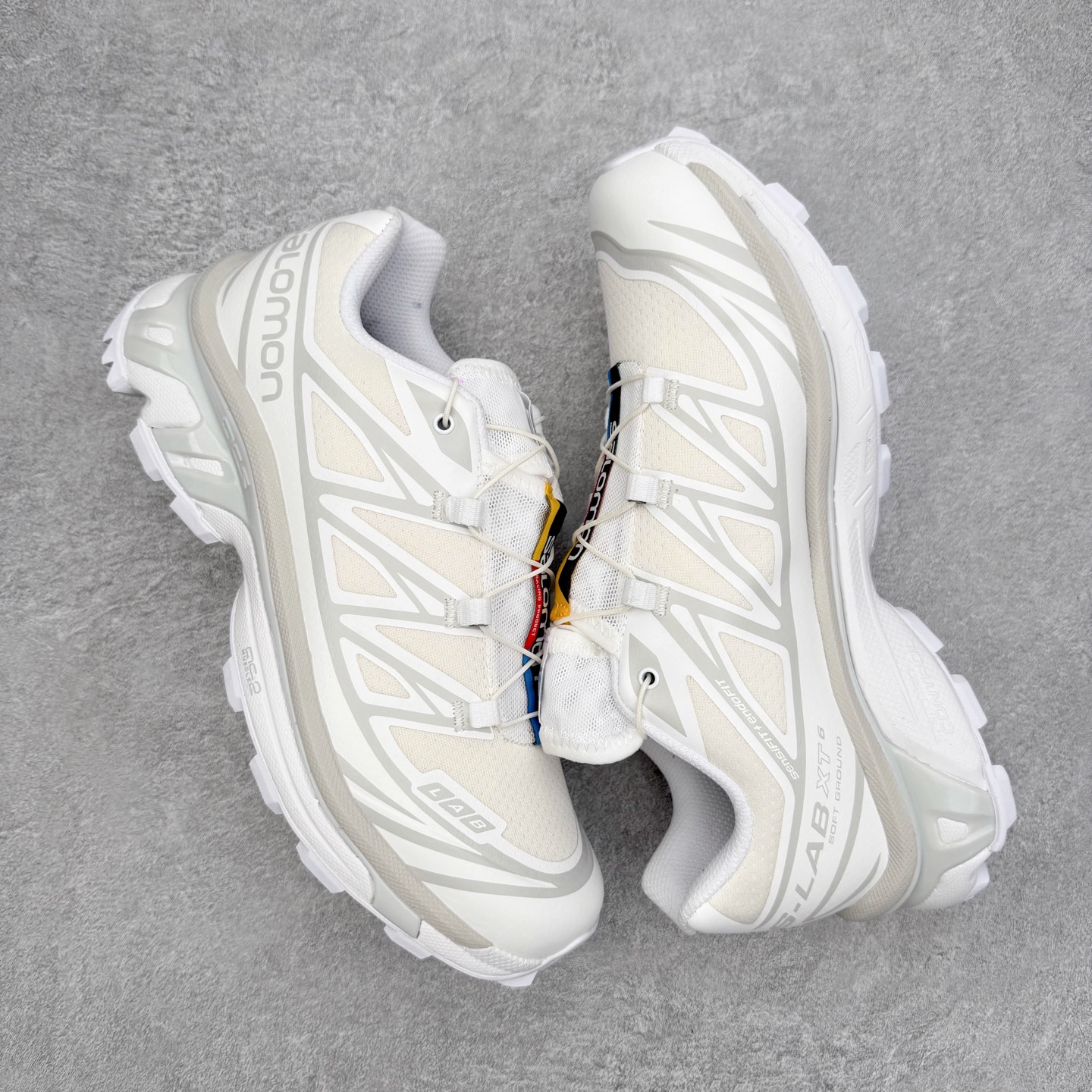 图片[3]-Salomon XT-6 萨洛蒙复古潮流户外机能登山跑鞋 纯原外贸平台特供订单 耗时半年巨作 全套原纸板楦头开发 原厂特供网布配套加持 确保原汁原味 完美呈现版型 原档数据独家私模五层组合大底 男女鞋同步官方开发至46.5 原装Ortholite轻量化鞋垫 中底布带钢印编号 原厂TPU锁扣 进口港宝加持 后跟自然饱满 还原公司包裹性 鞋面以“锯齿”状的包裹系统呈现 在基色底之下加入了各种色点缀 将公司的最新技术和时尚前卫的造型融入耐用的长跑款式中 鞋面由 TPU 薄膜制成 并焊接在高耐磨网眼上 使其既时尚又坚固 由 ACS底盘支撑 可增强稳定性和支撑力 以及由橡胶凸耳 Contragrip外底覆盖的 EVA 缓冲中底 旨在应对崎岖的地形 鞋舌上的彩色Salomon 标签、Quicklace 系统以及鞋头、鞋舌和鞋跟上的附加品牌使细节更加完美 让穿着者可以轻松驾驭户外与通勤下的任何运动生活场景 无缝鞋身户外随意纵横 颜值与脚感兼备 出街通勤 绝对非常吸睛 你值得拥有 尺码：36 36.5 37.5 38 38.5 39 40 40.5 41 42 42.5 43 44 44.5 45 注意：偏小1码-选品中心