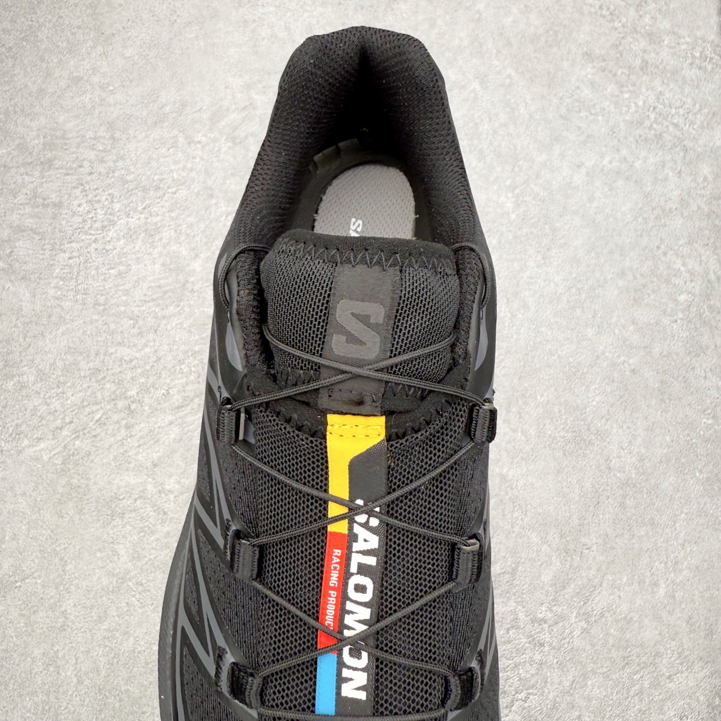 图片[5]-Salomon XT-6 萨洛蒙复古潮流户外机能登山跑鞋 纯原外贸平台特供订单 耗时半年巨作 全套原纸板楦头开发 原厂特供网布配套加持 确保原汁原味 完美呈现版型 原档数据独家私模五层组合大底 男女鞋同步官方开发至46.5 原装Ortholite轻量化鞋垫 中底布带钢印编号 原厂TPU锁扣 进口港宝加持 后跟自然饱满 还原公司包裹性 鞋面以“锯齿”状的包裹系统呈现 在基色底之下加入了各种色点缀 将公司的最新技术和时尚前卫的造型融入耐用的长跑款式中 鞋面由 TPU 薄膜制成 并焊接在高耐磨网眼上 使其既时尚又坚固 由 ACS底盘支撑 可增强稳定性和支撑力 以及由橡胶凸耳 Contragrip外底覆盖的 EVA 缓冲中底 旨在应对崎岖的地形 鞋舌上的彩色Salomon 标签、Quicklace 系统以及鞋头、鞋舌和鞋跟上的附加品牌使细节更加完美 让穿着者可以轻松驾驭户外与通勤下的任何运动生活场景 无缝鞋身户外随意纵横 颜值与脚感兼备 出街通勤 绝对非常吸睛 你值得拥有 尺码：36 36.5 37.5 38 38.5 39 40 40.5 41 42 42.5 43 44 44.5 45 注意：偏小1码-选品中心