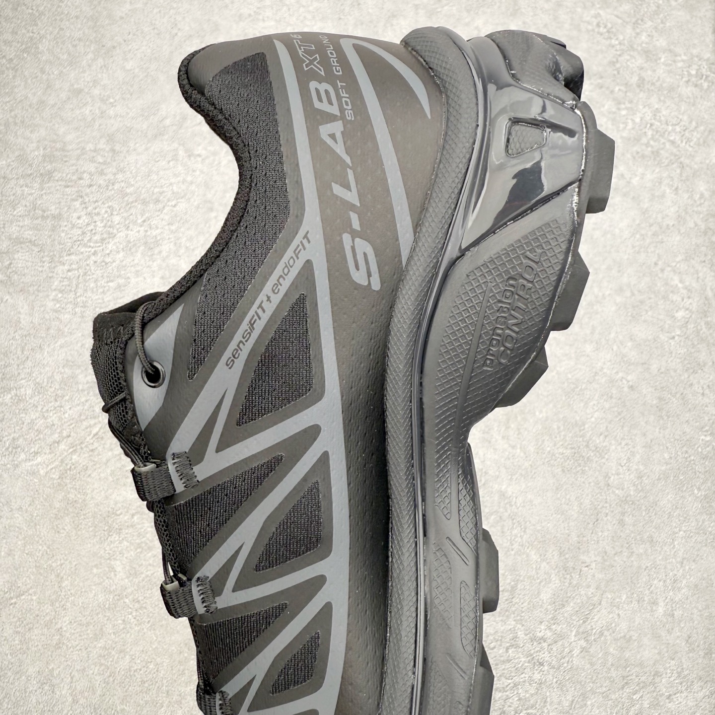 图片[7]-Salomon XT-6 萨洛蒙复古潮流户外机能登山跑鞋 纯原外贸平台特供订单 耗时半年巨作 全套原纸板楦头开发 原厂特供网布配套加持 确保原汁原味 完美呈现版型 原档数据独家私模五层组合大底 男女鞋同步官方开发至46.5 原装Ortholite轻量化鞋垫 中底布带钢印编号 原厂TPU锁扣 进口港宝加持 后跟自然饱满 还原公司包裹性 鞋面以“锯齿”状的包裹系统呈现 在基色底之下加入了各种色点缀 将公司的最新技术和时尚前卫的造型融入耐用的长跑款式中 鞋面由 TPU 薄膜制成 并焊接在高耐磨网眼上 使其既时尚又坚固 由 ACS底盘支撑 可增强稳定性和支撑力 以及由橡胶凸耳 Contragrip外底覆盖的 EVA 缓冲中底 旨在应对崎岖的地形 鞋舌上的彩色Salomon 标签、Quicklace 系统以及鞋头、鞋舌和鞋跟上的附加品牌使细节更加完美 让穿着者可以轻松驾驭户外与通勤下的任何运动生活场景 无缝鞋身户外随意纵横 颜值与脚感兼备 出街通勤 绝对非常吸睛 你值得拥有 尺码：36 36.5 37.5 38 38.5 39 40 40.5 41 42 42.5 43 44 44.5 45 注意：偏小1码-选品中心