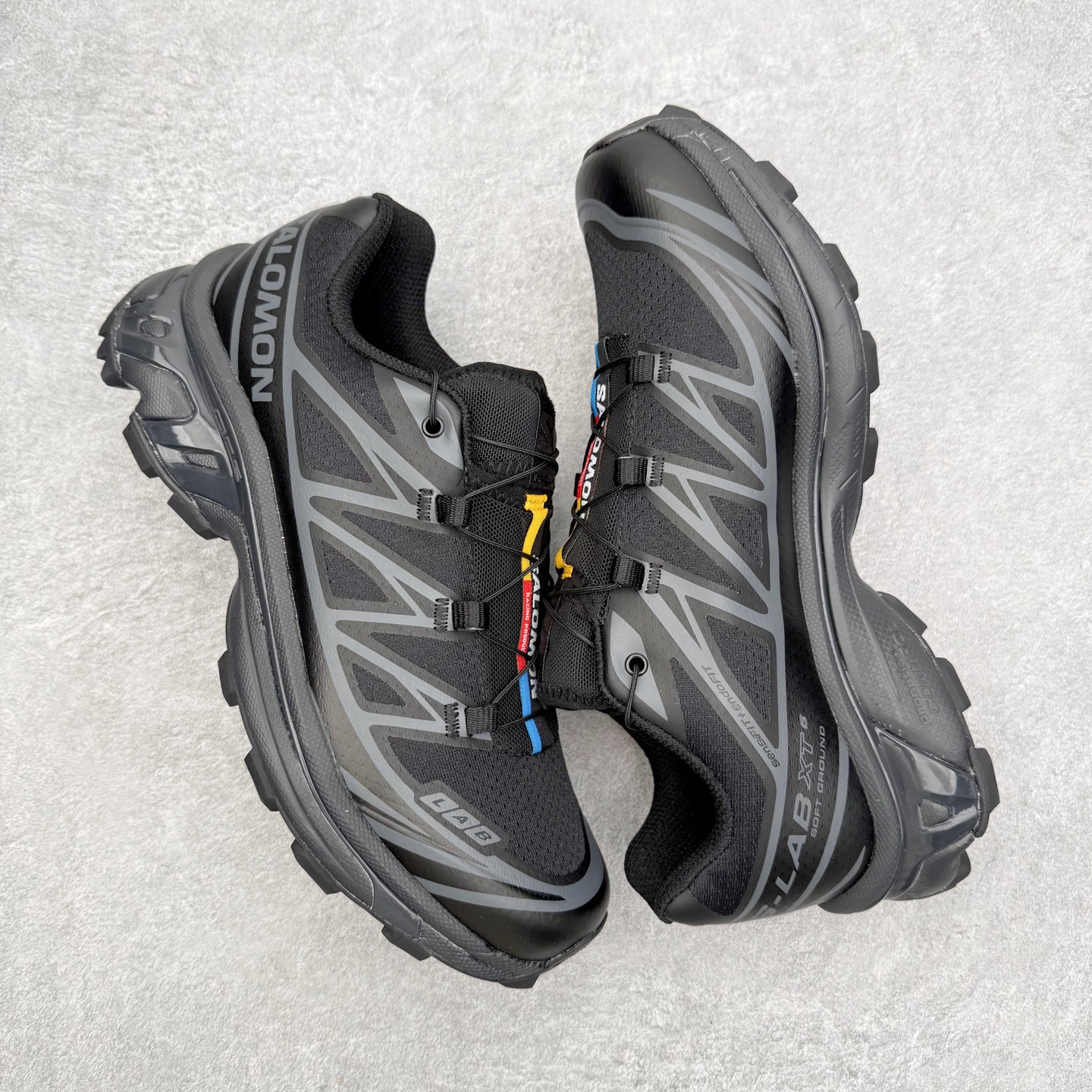 图片[3]-Salomon XT-6 萨洛蒙复古潮流户外机能登山跑鞋 纯原外贸平台特供订单 耗时半年巨作 全套原纸板楦头开发 原厂特供网布配套加持 确保原汁原味 完美呈现版型 原档数据独家私模五层组合大底 男女鞋同步官方开发至46.5 原装Ortholite轻量化鞋垫 中底布带钢印编号 原厂TPU锁扣 进口港宝加持 后跟自然饱满 还原公司包裹性 鞋面以“锯齿”状的包裹系统呈现 在基色底之下加入了各种色点缀 将公司的最新技术和时尚前卫的造型融入耐用的长跑款式中 鞋面由 TPU 薄膜制成 并焊接在高耐磨网眼上 使其既时尚又坚固 由 ACS底盘支撑 可增强稳定性和支撑力 以及由橡胶凸耳 Contragrip外底覆盖的 EVA 缓冲中底 旨在应对崎岖的地形 鞋舌上的彩色Salomon 标签、Quicklace 系统以及鞋头、鞋舌和鞋跟上的附加品牌使细节更加完美 让穿着者可以轻松驾驭户外与通勤下的任何运动生活场景 无缝鞋身户外随意纵横 颜值与脚感兼备 出街通勤 绝对非常吸睛 你值得拥有 尺码：36 36.5 37.5 38 38.5 39 40 40.5 41 42 42.5 43 44 44.5 45 注意：偏小1码-选品中心