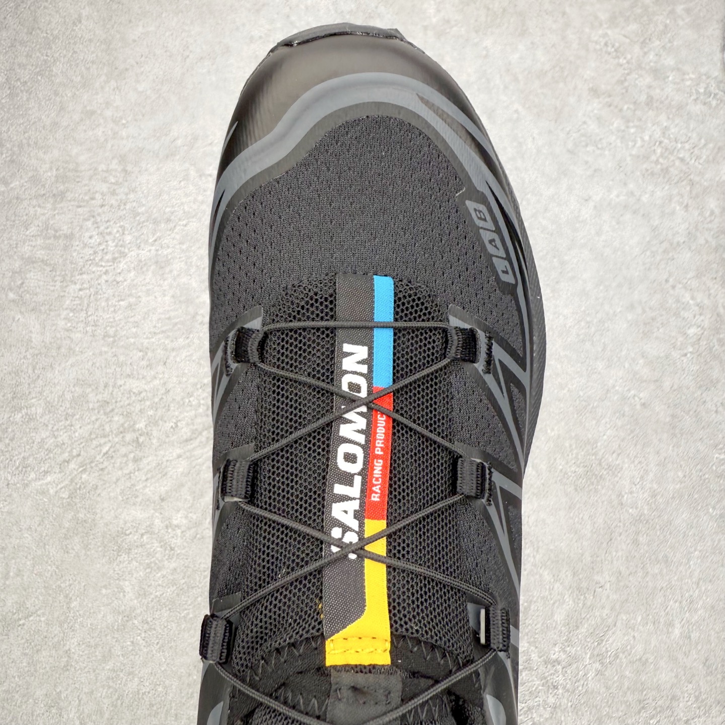 图片[4]-Salomon XT-6 萨洛蒙复古潮流户外机能登山跑鞋 纯原外贸平台特供订单 耗时半年巨作 全套原纸板楦头开发 原厂特供网布配套加持 确保原汁原味 完美呈现版型 原档数据独家私模五层组合大底 男女鞋同步官方开发至46.5 原装Ortholite轻量化鞋垫 中底布带钢印编号 原厂TPU锁扣 进口港宝加持 后跟自然饱满 还原公司包裹性 鞋面以“锯齿”状的包裹系统呈现 在基色底之下加入了各种色点缀 将公司的最新技术和时尚前卫的造型融入耐用的长跑款式中 鞋面由 TPU 薄膜制成 并焊接在高耐磨网眼上 使其既时尚又坚固 由 ACS底盘支撑 可增强稳定性和支撑力 以及由橡胶凸耳 Contragrip外底覆盖的 EVA 缓冲中底 旨在应对崎岖的地形 鞋舌上的彩色Salomon 标签、Quicklace 系统以及鞋头、鞋舌和鞋跟上的附加品牌使细节更加完美 让穿着者可以轻松驾驭户外与通勤下的任何运动生活场景 无缝鞋身户外随意纵横 颜值与脚感兼备 出街通勤 绝对非常吸睛 你值得拥有 尺码：36 36.5 37.5 38 38.5 39 40 40.5 41 42 42.5 43 44 44.5 45 注意：偏小1码-选品中心