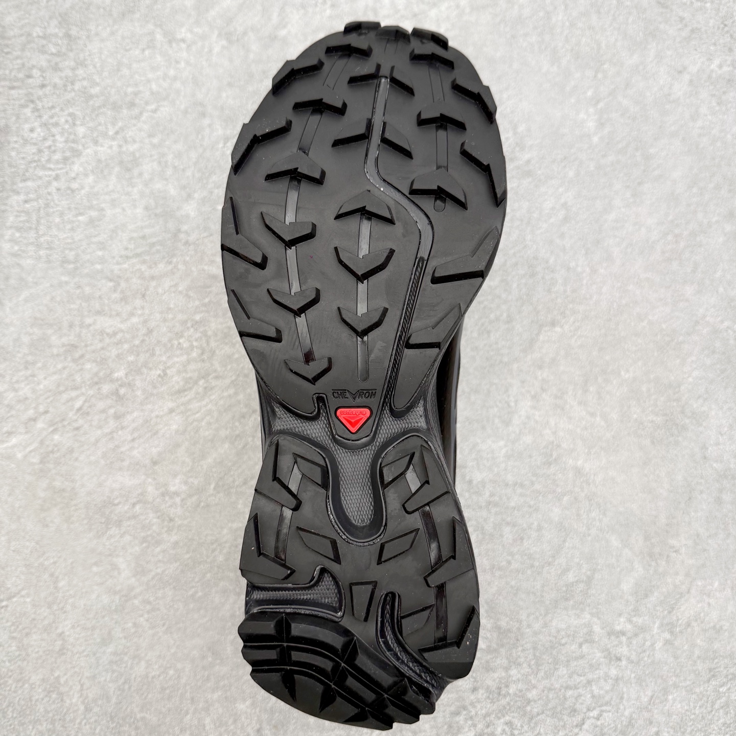 图片[9]-Salomon XT-6 萨洛蒙复古潮流户外机能登山跑鞋 纯原外贸平台特供订单 耗时半年巨作 全套原纸板楦头开发 原厂特供网布配套加持 确保原汁原味 完美呈现版型 原档数据独家私模五层组合大底 男女鞋同步官方开发至46.5 原装Ortholite轻量化鞋垫 中底布带钢印编号 原厂TPU锁扣 进口港宝加持 后跟自然饱满 还原公司包裹性 鞋面以“锯齿”状的包裹系统呈现 在基色底之下加入了各种色点缀 将公司的最新技术和时尚前卫的造型融入耐用的长跑款式中 鞋面由 TPU 薄膜制成 并焊接在高耐磨网眼上 使其既时尚又坚固 由 ACS底盘支撑 可增强稳定性和支撑力 以及由橡胶凸耳 Contragrip外底覆盖的 EVA 缓冲中底 旨在应对崎岖的地形 鞋舌上的彩色Salomon 标签、Quicklace 系统以及鞋头、鞋舌和鞋跟上的附加品牌使细节更加完美 让穿着者可以轻松驾驭户外与通勤下的任何运动生活场景 无缝鞋身户外随意纵横 颜值与脚感兼备 出街通勤 绝对非常吸睛 你值得拥有 尺码：36 36.5 37.5 38 38.5 39 40 40.5 41 42 42.5 43 44 44.5 45 注意：偏小1码-选品中心