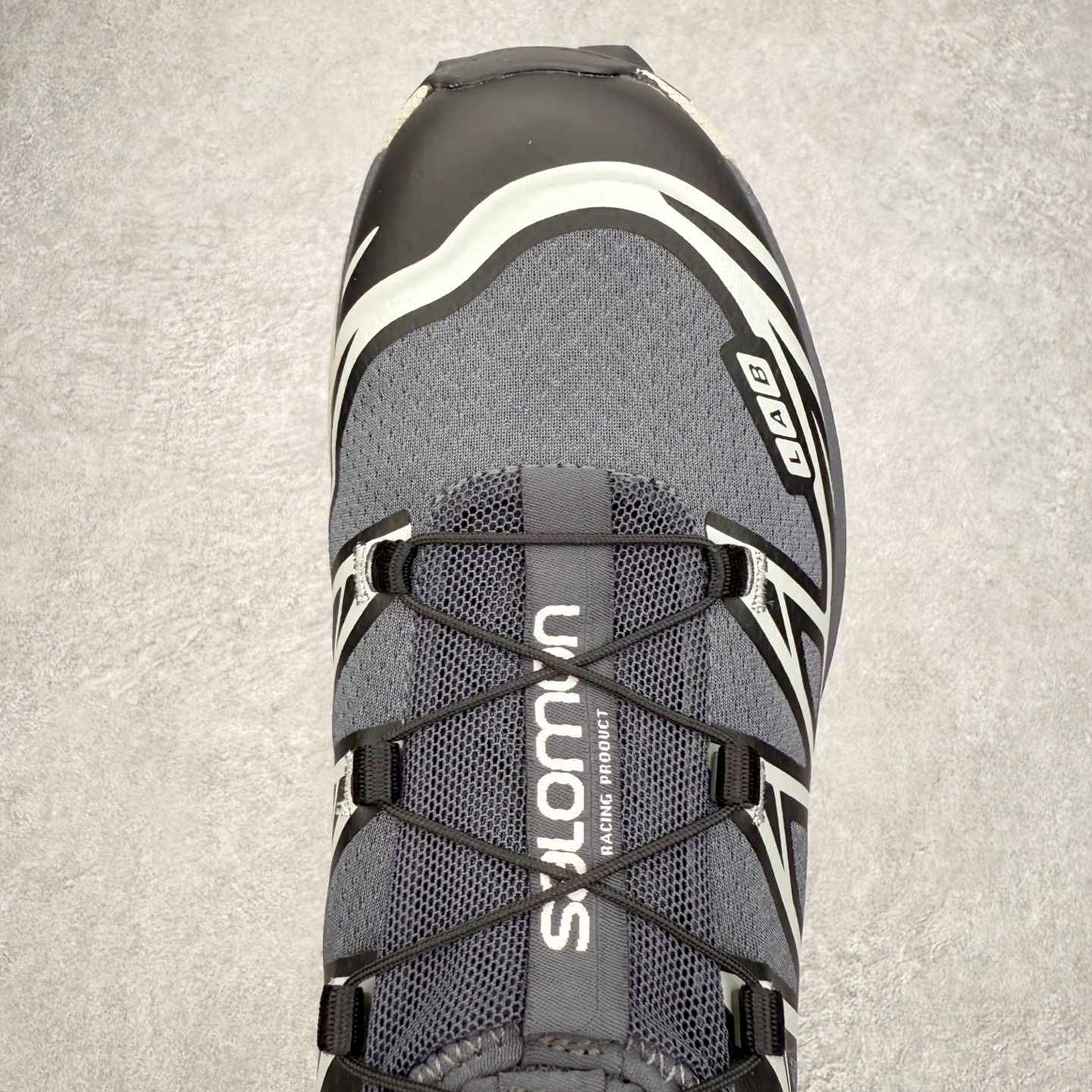 图片[4]-Salomon XT-6 萨洛蒙复古潮流户外机能登山跑鞋 纯原外贸平台特供订单 耗时半年巨作 全套原纸板楦头开发 原厂特供网布配套加持 确保原汁原味 完美呈现版型 原档数据独家私模五层组合大底 男女鞋同步官方开发至46.5 原装Ortholite轻量化鞋垫 中底布带钢印编号 原厂TPU锁扣 进口港宝加持 后跟自然饱满 还原公司包裹性 鞋面以“锯齿”状的包裹系统呈现 在基色底之下加入了各种色点缀 将公司的最新技术和时尚前卫的造型融入耐用的长跑款式中 鞋面由 TPU 薄膜制成 并焊接在高耐磨网眼上 使其既时尚又坚固 由 ACS底盘支撑 可增强稳定性和支撑力 以及由橡胶凸耳 Contragrip外底覆盖的 EVA 缓冲中底 旨在应对崎岖的地形 鞋舌上的彩色Salomon 标签、Quicklace 系统以及鞋头、鞋舌和鞋跟上的附加品牌使细节更加完美 让穿着者可以轻松驾驭户外与通勤下的任何运动生活场景 无缝鞋身户外随意纵横 颜值与脚感兼备 出街通勤 绝对非常吸睛 你值得拥有 尺码：36 36.5 37.5 38 38.5 39 40 40.5 41 42 42.5 43 44 44.5 45 注意：偏小1码-选品中心