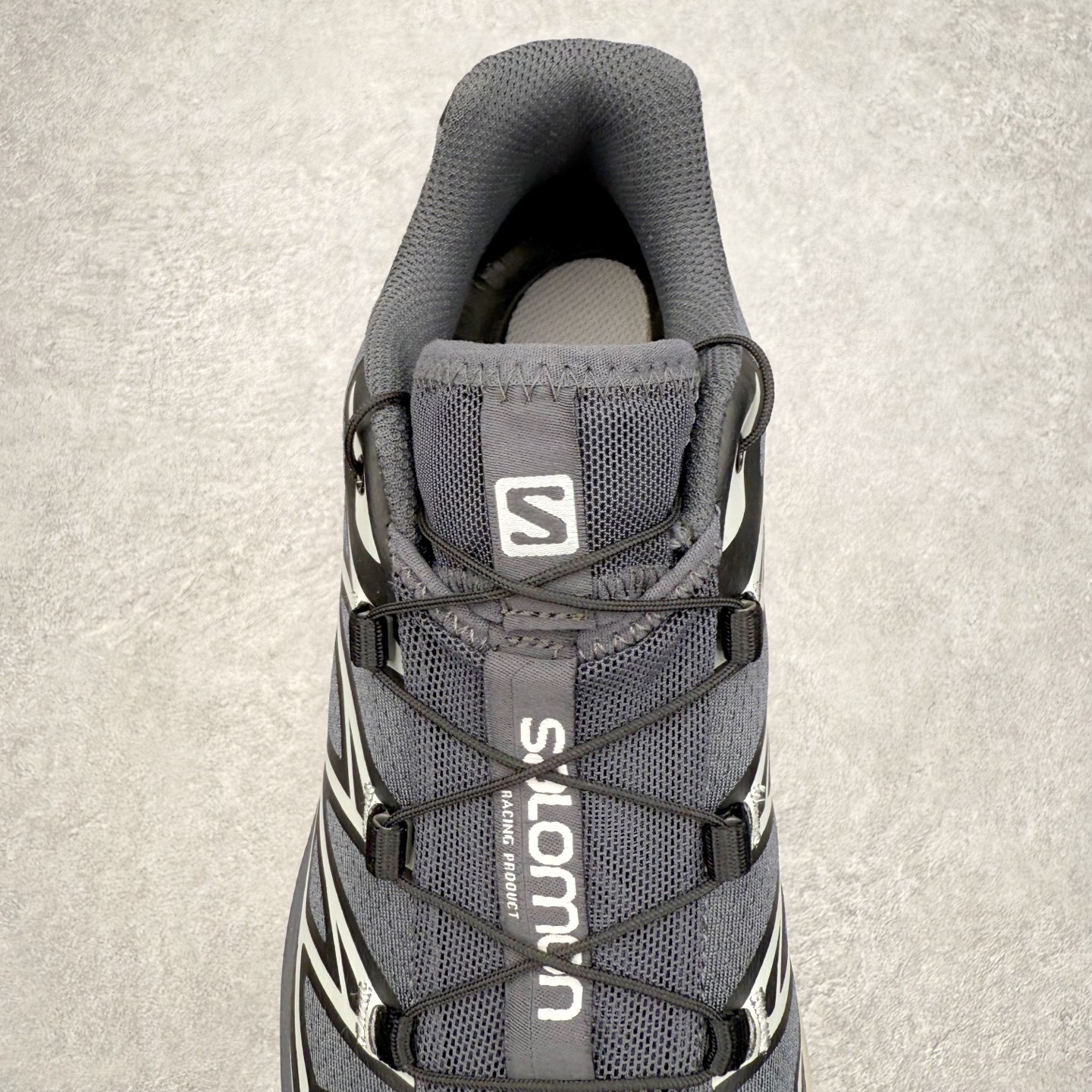 图片[5]-Salomon XT-6 萨洛蒙复古潮流户外机能登山跑鞋 纯原外贸平台特供订单 耗时半年巨作 全套原纸板楦头开发 原厂特供网布配套加持 确保原汁原味 完美呈现版型 原档数据独家私模五层组合大底 男女鞋同步官方开发至46.5 原装Ortholite轻量化鞋垫 中底布带钢印编号 原厂TPU锁扣 进口港宝加持 后跟自然饱满 还原公司包裹性 鞋面以“锯齿”状的包裹系统呈现 在基色底之下加入了各种色点缀 将公司的最新技术和时尚前卫的造型融入耐用的长跑款式中 鞋面由 TPU 薄膜制成 并焊接在高耐磨网眼上 使其既时尚又坚固 由 ACS底盘支撑 可增强稳定性和支撑力 以及由橡胶凸耳 Contragrip外底覆盖的 EVA 缓冲中底 旨在应对崎岖的地形 鞋舌上的彩色Salomon 标签、Quicklace 系统以及鞋头、鞋舌和鞋跟上的附加品牌使细节更加完美 让穿着者可以轻松驾驭户外与通勤下的任何运动生活场景 无缝鞋身户外随意纵横 颜值与脚感兼备 出街通勤 绝对非常吸睛 你值得拥有 尺码：36 36.5 37.5 38 38.5 39 40 40.5 41 42 42.5 43 44 44.5 45 注意：偏小1码-选品中心