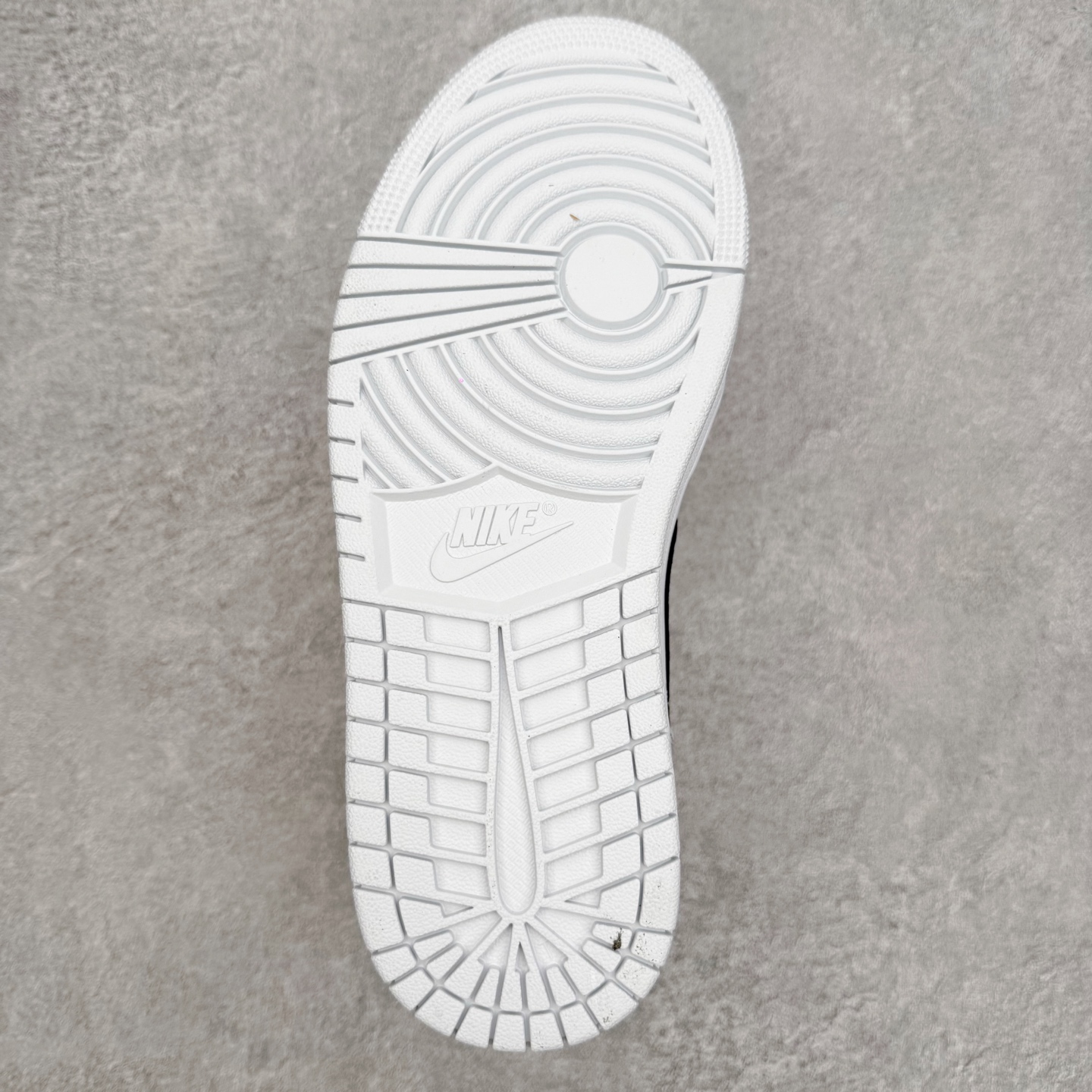 图片[9]-＃K版 Air Jordan AJ1 Low 低帮 553558-400 全新流水线出品 DT版本唯一平替选择 市场第二梯队最强版 全部原鞋开发 原楦原纸板开发 全鞋电脑针车 原厂内置全掌气垫 原盒内在原标 唯一Zp原版鞋带绑法 免检产品 全新2022版型 全头层皮料 完美零毛边处理 原厂配置全掌气垫 价格定位良心 几十个配色陆续出货 实拍调校N版已经零色差零失真 百分百还原实物色彩所见即所得 不存在货不对板色差等低级问题 选购参考实物拍摄 不混卖不参货 只用心做好货严格选品 承诺混一赔十 尺码：36 36.5 37.5 38 38.5 39 40 40.5 41 42 42.5 43 44 44.5 45-选品中心