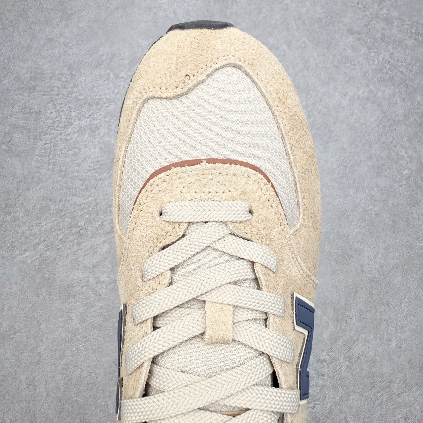 图片[4]-NB新百伦New Balance U574升级版系列低帮复古休闲运动慢跑鞋 新版NB574，妥妥美产既视感有木有。相较传统574，新版鞋跟及鞋面设计自带9系美产既视感！鞋面、内衬质感以及穿着体验更加！鞋型更流畅和饱满,鞋底增添了风格的多样化!底部升级橡胶颗粒大底,更防滑耐磨,上脚后感觉柔软且舒适。尺码：36 36.5 37.5 38 38.5 39.5 40 40.5 41.5 42 42.5 43 44 45-选品中心