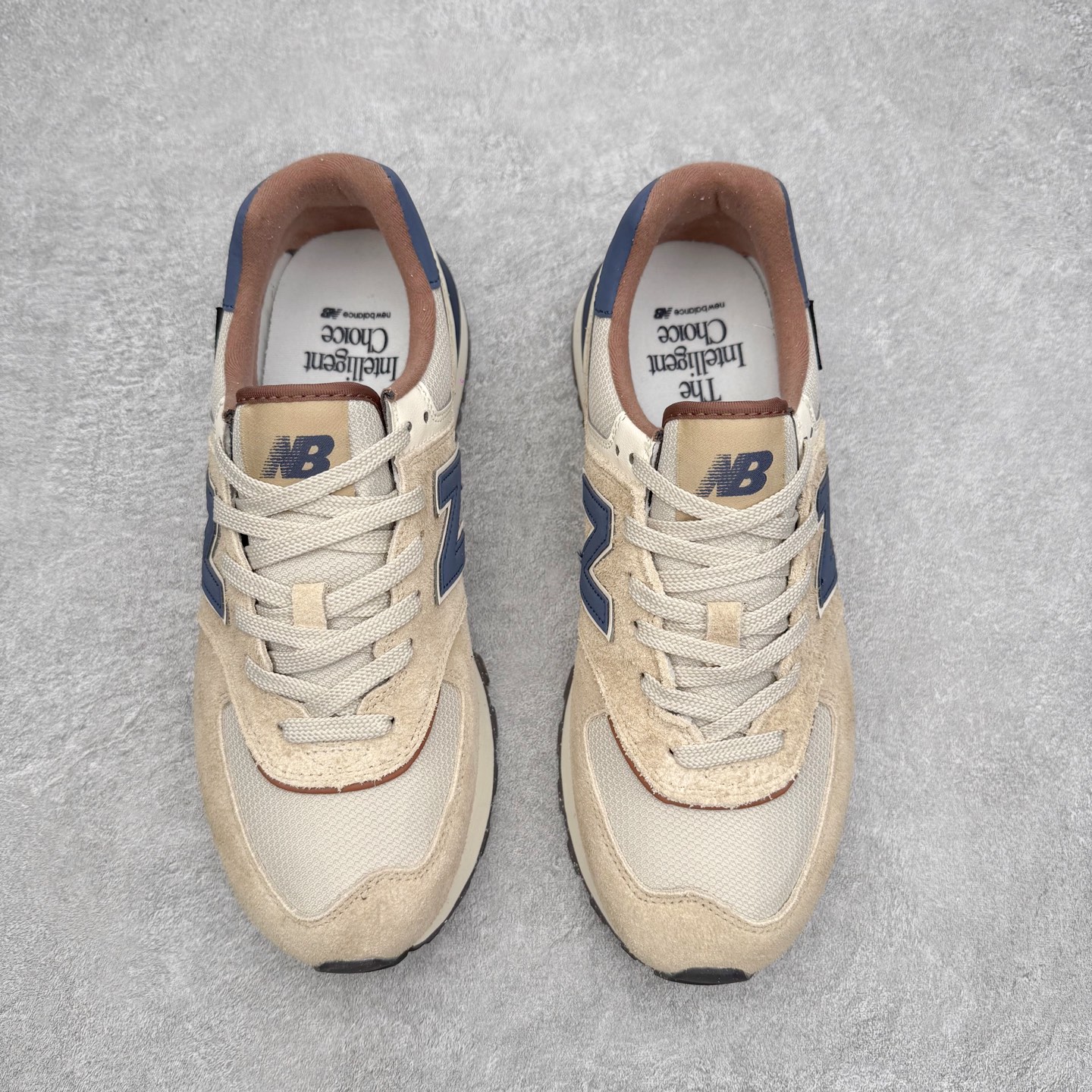 图片[2]-NB新百伦New Balance U574升级版系列低帮复古休闲运动慢跑鞋 新版NB574，妥妥美产既视感有木有。相较传统574，新版鞋跟及鞋面设计自带9系美产既视感！鞋面、内衬质感以及穿着体验更加！鞋型更流畅和饱满,鞋底增添了风格的多样化!底部升级橡胶颗粒大底,更防滑耐磨,上脚后感觉柔软且舒适。尺码：36 36.5 37.5 38 38.5 39.5 40 40.5 41.5 42 42.5 43 44 45-选品中心