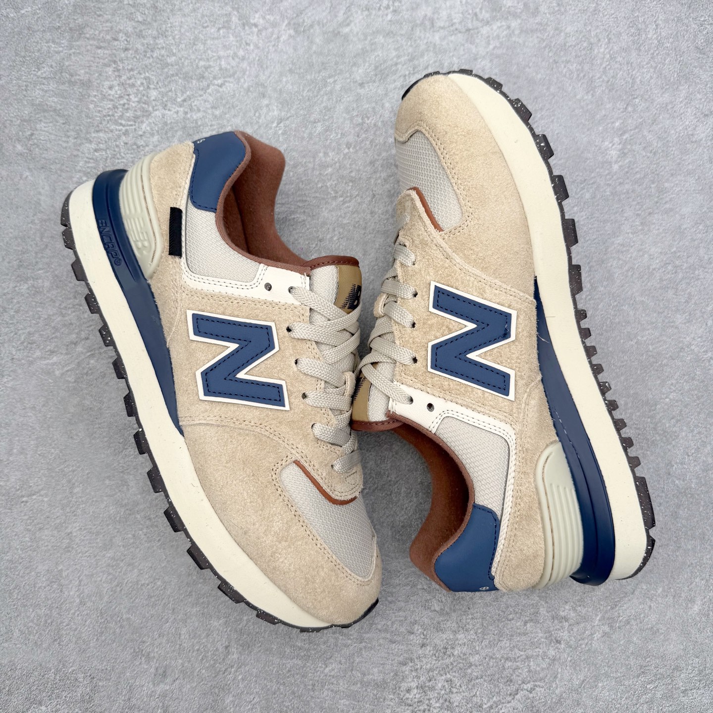 图片[3]-NB新百伦New Balance U574升级版系列低帮复古休闲运动慢跑鞋 新版NB574，妥妥美产既视感有木有。相较传统574，新版鞋跟及鞋面设计自带9系美产既视感！鞋面、内衬质感以及穿着体验更加！鞋型更流畅和饱满,鞋底增添了风格的多样化!底部升级橡胶颗粒大底,更防滑耐磨,上脚后感觉柔软且舒适。尺码：36 36.5 37.5 38 38.5 39.5 40 40.5 41.5 42 42.5 43 44 45-选品中心