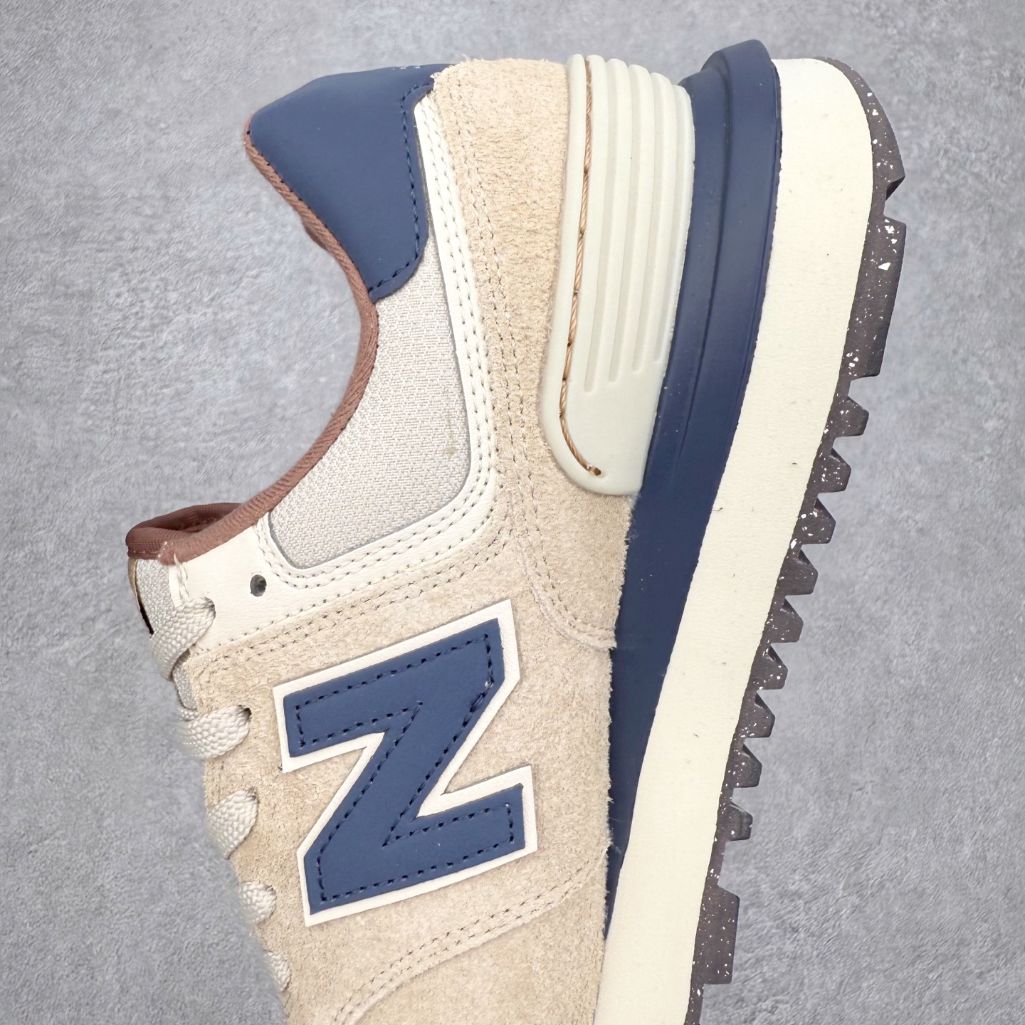 图片[7]-NB新百伦New Balance U574升级版系列低帮复古休闲运动慢跑鞋 新版NB574，妥妥美产既视感有木有。相较传统574，新版鞋跟及鞋面设计自带9系美产既视感！鞋面、内衬质感以及穿着体验更加！鞋型更流畅和饱满,鞋底增添了风格的多样化!底部升级橡胶颗粒大底,更防滑耐磨,上脚后感觉柔软且舒适。尺码：36 36.5 37.5 38 38.5 39.5 40 40.5 41.5 42 42.5 43 44 45-选品中心