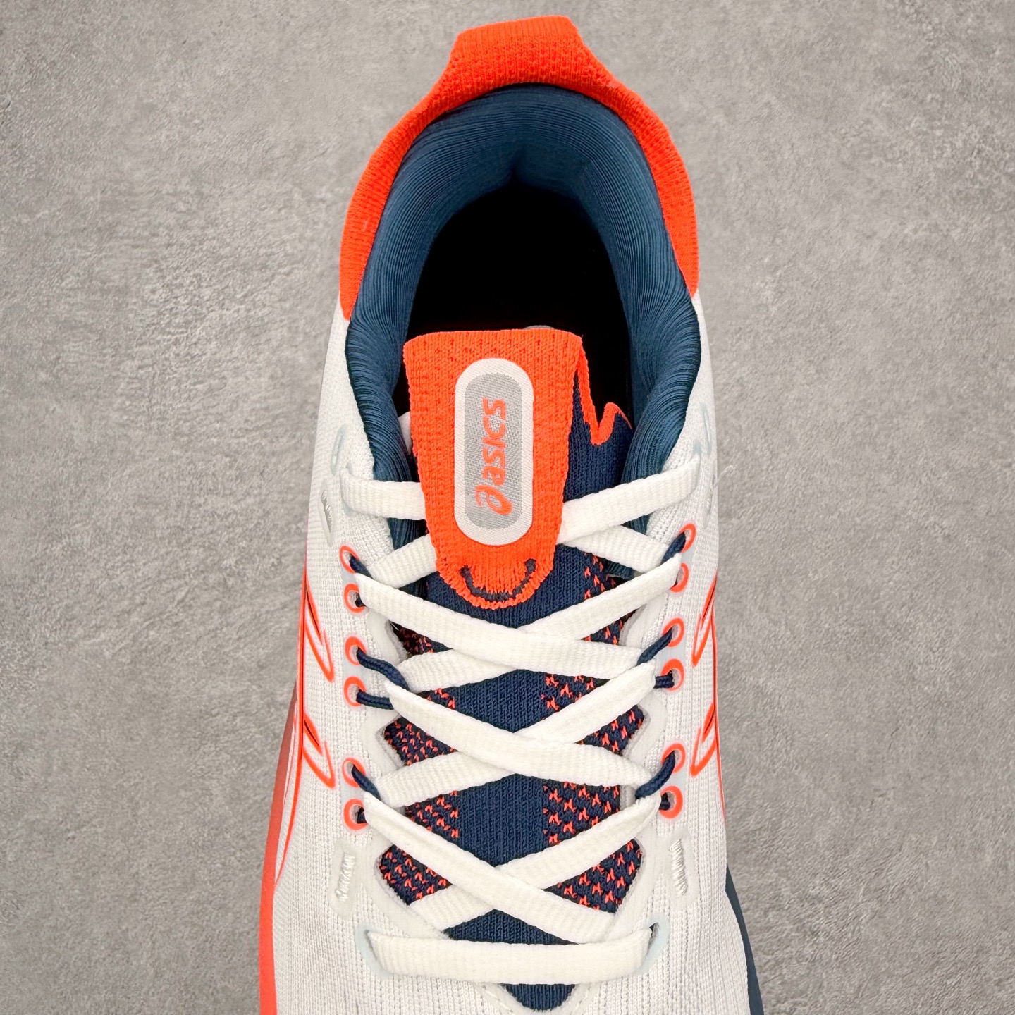 图片[5]-Asics GEL-Nimbus 28 亚瑟士缓震跑鞋 近年复古风潮的势头很旺 ASICS一直坚信保持身体的健康与活力是打造健康快乐的生活方式的最佳途径 ASICS为复古鞋型注入新设计 为玩家的街头穿搭提供了更多可能 GEL-NIMBUSTM9运动鞋最初是为中立和仰卧跑步者设计的长距离训练器 采用原始材料和关键细节重新设计 其Y2K时代的工业外观也被大胆的对比和色块所抵消 尺码：36 36.5 37.5 38 38.5 39 40 40.5 41.5 42 42.5 43.5 44 44.5 45-选品中心