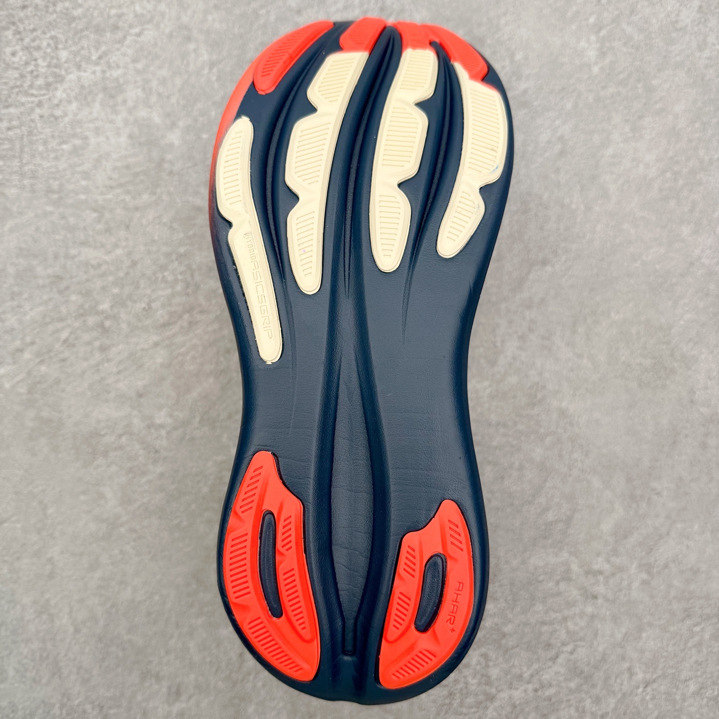 图片[9]-Asics GEL-Nimbus 28 亚瑟士缓震跑鞋 近年复古风潮的势头很旺 ASICS一直坚信保持身体的健康与活力是打造健康快乐的生活方式的最佳途径 ASICS为复古鞋型注入新设计 为玩家的街头穿搭提供了更多可能 GEL-NIMBUSTM9运动鞋最初是为中立和仰卧跑步者设计的长距离训练器 采用原始材料和关键细节重新设计 其Y2K时代的工业外观也被大胆的对比和色块所抵消 尺码：36 36.5 37.5 38 38.5 39 40 40.5 41.5 42 42.5 43.5 44 44.5 45-选品中心