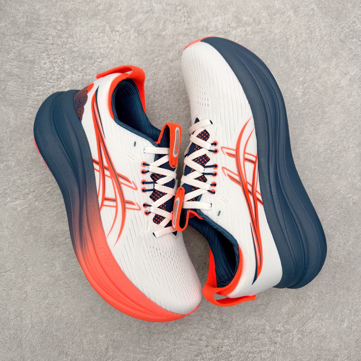 图片[3]-Asics GEL-Nimbus 28 亚瑟士缓震跑鞋 近年复古风潮的势头很旺 ASICS一直坚信保持身体的健康与活力是打造健康快乐的生活方式的最佳途径 ASICS为复古鞋型注入新设计 为玩家的街头穿搭提供了更多可能 GEL-NIMBUSTM9运动鞋最初是为中立和仰卧跑步者设计的长距离训练器 采用原始材料和关键细节重新设计 其Y2K时代的工业外观也被大胆的对比和色块所抵消 尺码：36 36.5 37.5 38 38.5 39 40 40.5 41.5 42 42.5 43.5 44 44.5 45-选品中心