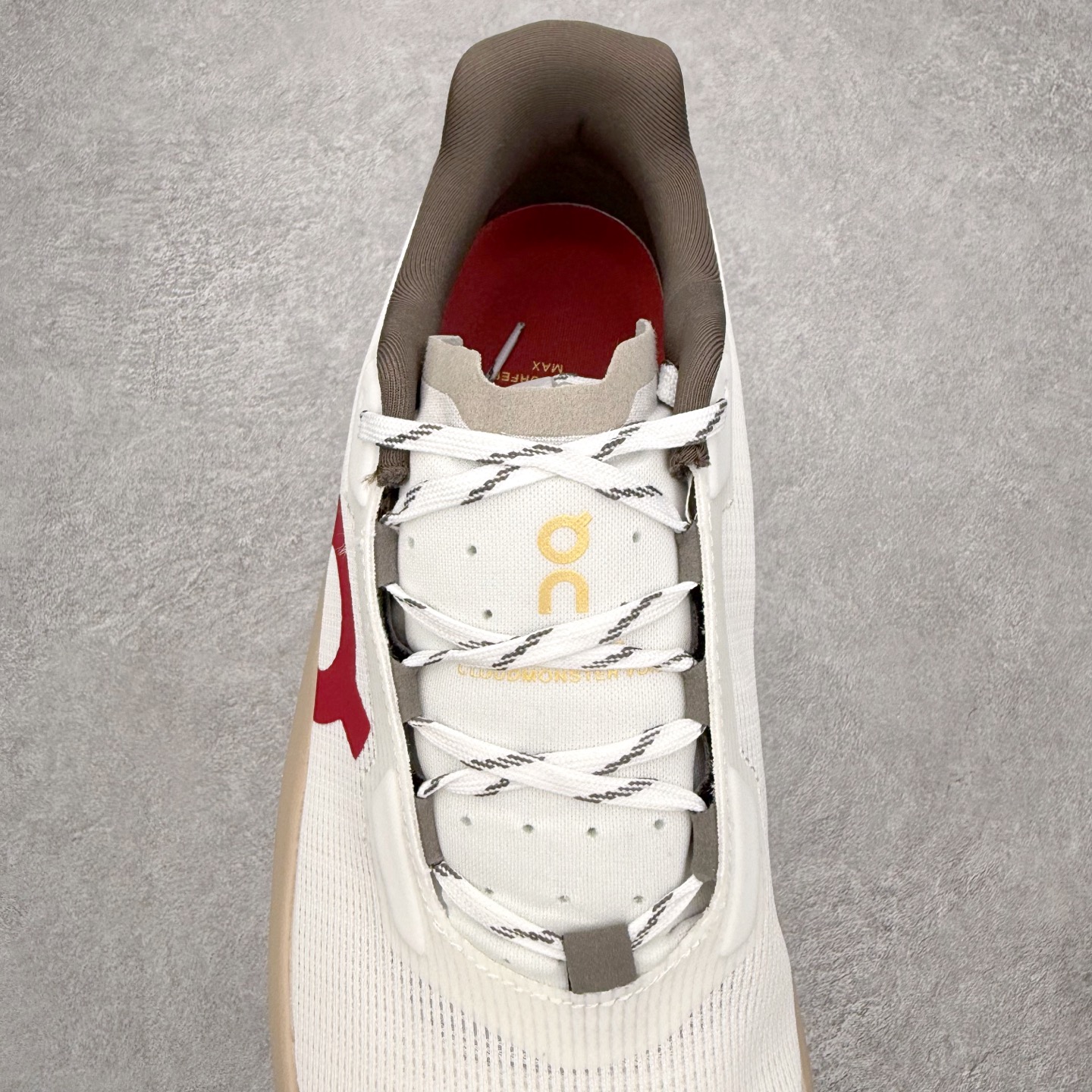 图片[5]-On昂跑 Cloudmonster Void CNY马年限定 舒适贴合跑步鞋 此运动品牌 开创于2010年 缓震着陆、强效回弹、轻柔质感的设计构思始终是ON研制关键 与此同时基于“为全球提供革新性的跑步感受”信念 陆续推出了多款跑鞋及其以专业运动人体跑步工程学为设计关键的功能性跑步服饰设备 让跑者不费力气地畅快畅跑 尺码：36 36.5 37.5 38 38.5 39 40 40.5 41 42 42.5 43 44 44.5 45-选品中心