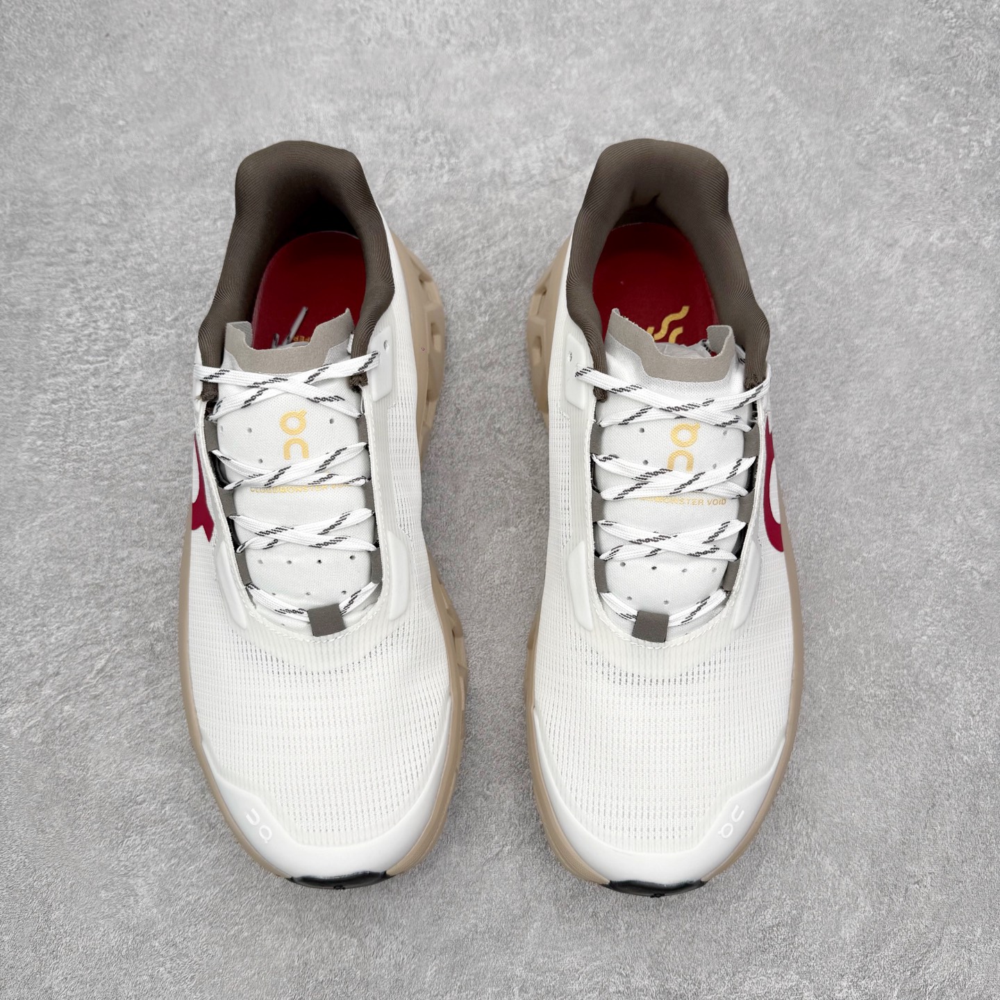 图片[2]-On昂跑 Cloudmonster Void CNY马年限定 舒适贴合跑步鞋 此运动品牌 开创于2010年 缓震着陆、强效回弹、轻柔质感的设计构思始终是ON研制关键 与此同时基于“为全球提供革新性的跑步感受”信念 陆续推出了多款跑鞋及其以专业运动人体跑步工程学为设计关键的功能性跑步服饰设备 让跑者不费力气地畅快畅跑 尺码：36 36.5 37.5 38 38.5 39 40 40.5 41 42 42.5 43 44 44.5 45-选品中心