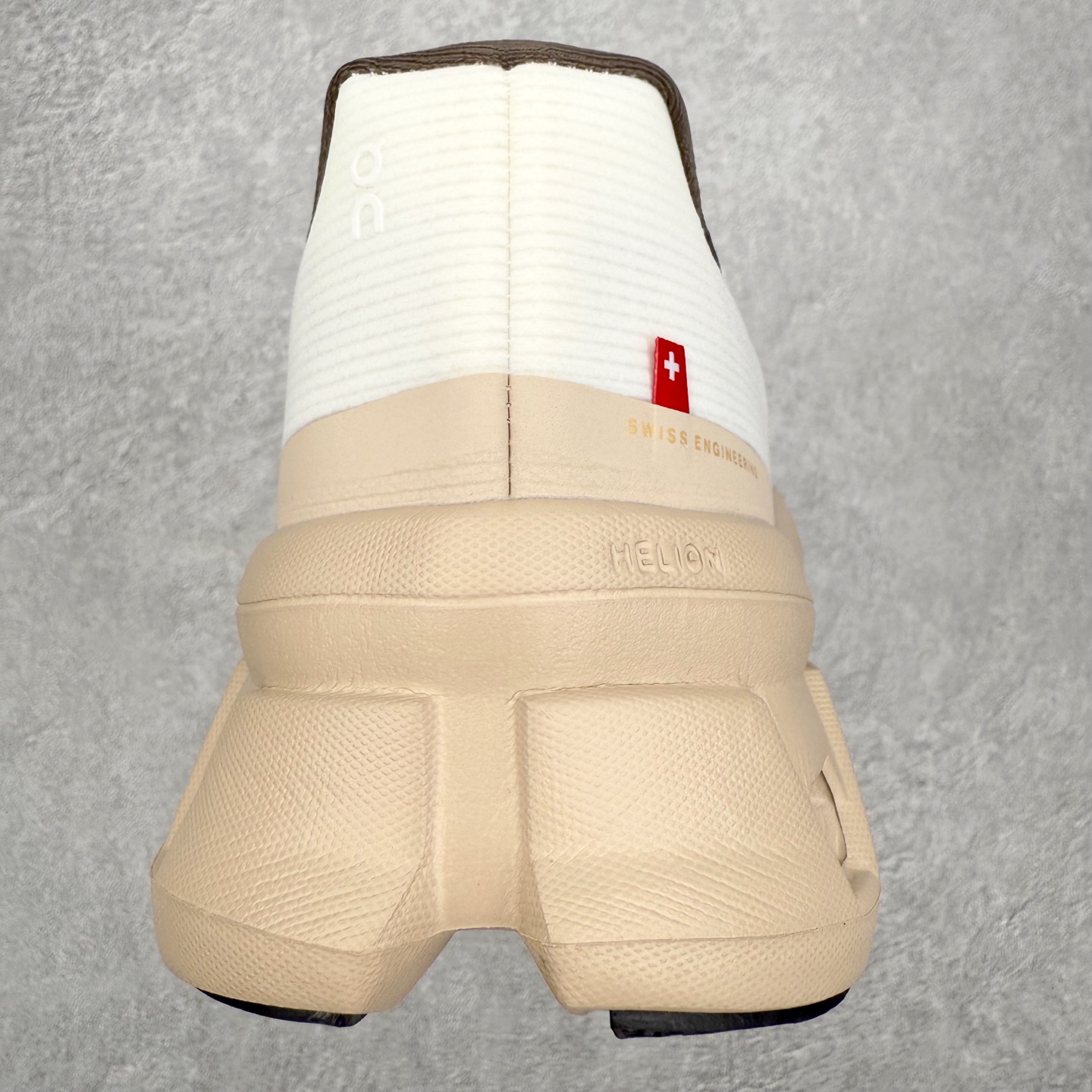 图片[8]-On昂跑 Cloudmonster Void CNY马年限定 舒适贴合跑步鞋 此运动品牌 开创于2010年 缓震着陆、强效回弹、轻柔质感的设计构思始终是ON研制关键 与此同时基于“为全球提供革新性的跑步感受”信念 陆续推出了多款跑鞋及其以专业运动人体跑步工程学为设计关键的功能性跑步服饰设备 让跑者不费力气地畅快畅跑 尺码：36 36.5 37.5 38 38.5 39 40 40.5 41 42 42.5 43 44 44.5 45-选品中心