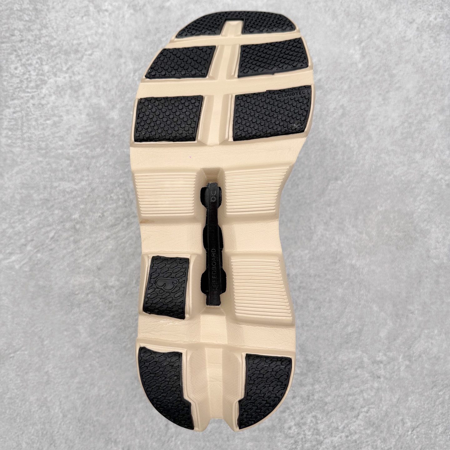 图片[9]-On昂跑 Cloudmonster Void CNY马年限定 舒适贴合跑步鞋 此运动品牌 开创于2010年 缓震着陆、强效回弹、轻柔质感的设计构思始终是ON研制关键 与此同时基于“为全球提供革新性的跑步感受”信念 陆续推出了多款跑鞋及其以专业运动人体跑步工程学为设计关键的功能性跑步服饰设备 让跑者不费力气地畅快畅跑 尺码：36 36.5 37.5 38 38.5 39 40 40.5 41 42 42.5 43 44 44.5 45-选品中心