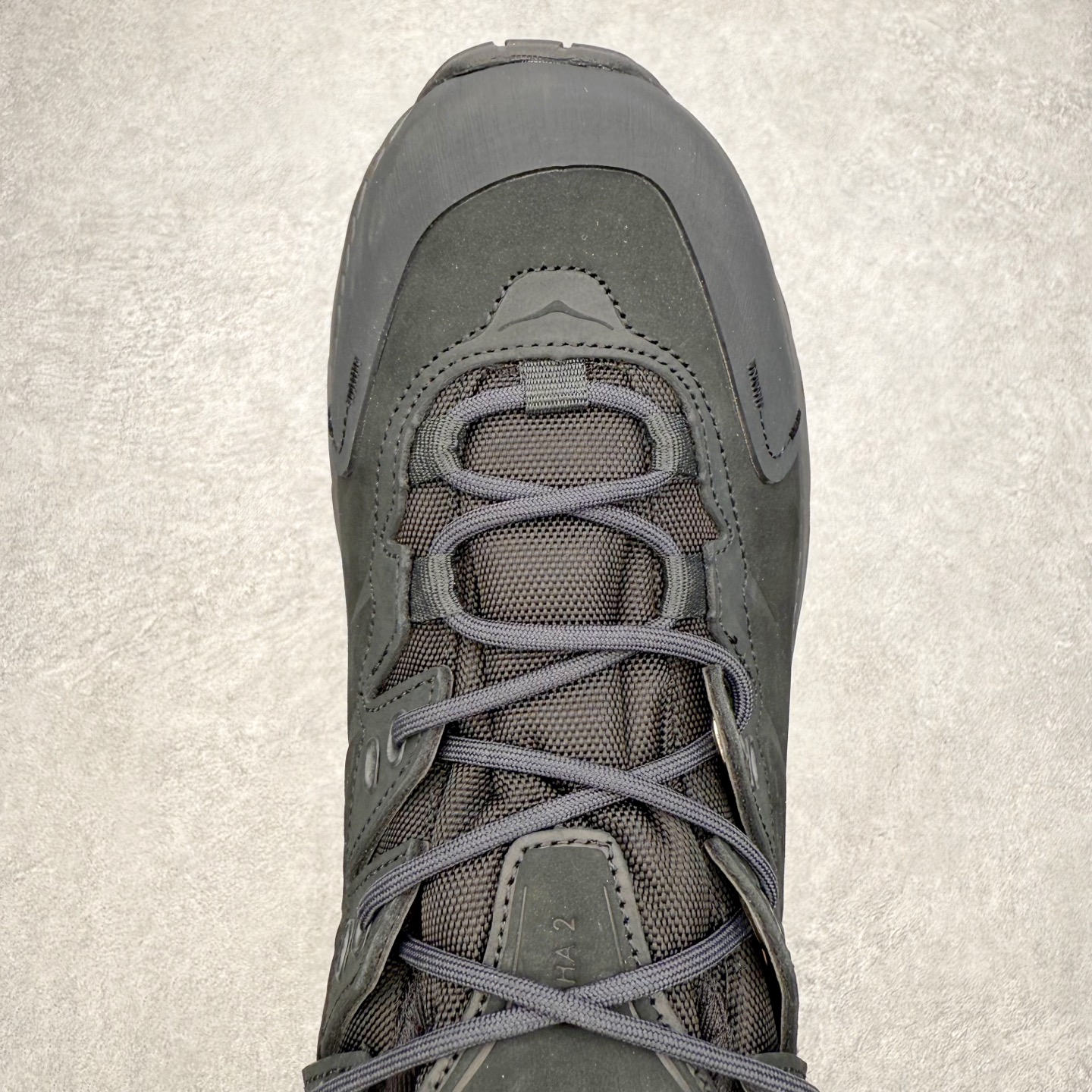 图片[4]-＃纯原福利 HOKA ONE ONE Kaha 2 GTX 耐磨減震低帮户外功能运动鞋 具有品着的重量与坐垫比 可提供顶级性能和顶级毛绒 这款低帮徒步旅行者采用带 SwallowTail™ 几何形状的HUBBLE® 鞋跟进行了更新 配备带牵引凸耳的 Vibram® Megagrip 以增加地面接触 这款开创性款式精心制作 采用GORE-TEX 鞋类面料和再生纺织品 尺码：40 40.5 41 42 42.5 43 44 44.5 45 46-选品中心