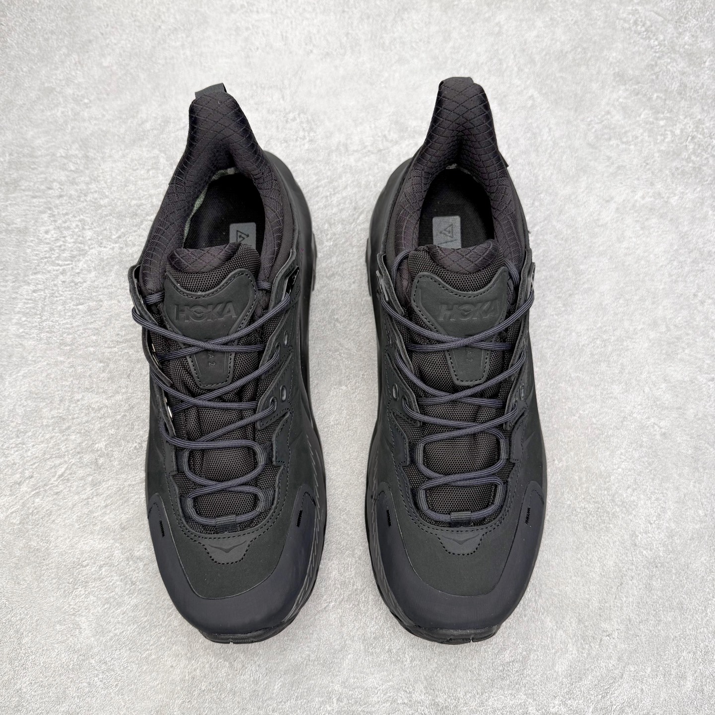 图片[2]-＃纯原福利 HOKA ONE ONE Kaha 2 GTX 耐磨減震低帮户外功能运动鞋 具有品着的重量与坐垫比 可提供顶级性能和顶级毛绒 这款低帮徒步旅行者采用带 SwallowTail™ 几何形状的HUBBLE® 鞋跟进行了更新 配备带牵引凸耳的 Vibram® Megagrip 以增加地面接触 这款开创性款式精心制作 采用GORE-TEX 鞋类面料和再生纺织品 尺码：40 40.5 41 42 42.5 43 44 44.5 45 46-选品中心