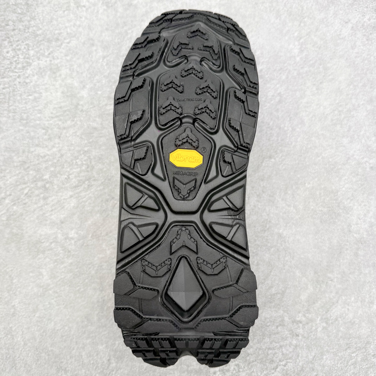 图片[9]-＃纯原福利 HOKA ONE ONE Kaha 2 GTX 耐磨減震低帮户外功能运动鞋 具有品着的重量与坐垫比 可提供顶级性能和顶级毛绒 这款低帮徒步旅行者采用带 SwallowTail™ 几何形状的HUBBLE® 鞋跟进行了更新 配备带牵引凸耳的 Vibram® Megagrip 以增加地面接触 这款开创性款式精心制作 采用GORE-TEX 鞋类面料和再生纺织品 尺码：40 40.5 41 42 42.5 43 44 44.5 45 46-选品中心