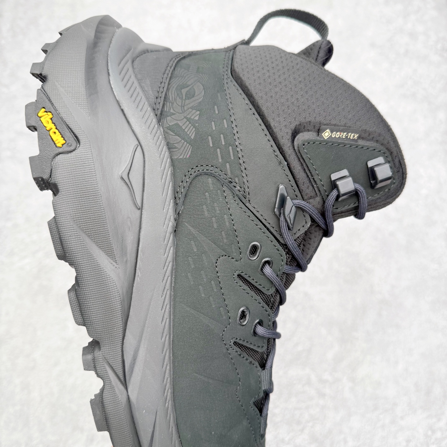 图片[6]-＃纯原福利 HOKA ONE ONE Kaha 2 GTX 耐磨減震高帮户外功能运动鞋 具有品着的重量与坐垫比 可提供顶级性能和顶级毛绒 这款低帮徒步旅行者采用带 SwallowTail™ 几何形状的HUBBLE® 鞋跟进行了更新 配备带牵引凸耳的 Vibram® Megagrip 以增加地面接触 这款开创性款式精心制作 采用GORE-TEX 鞋类面料和再生纺织品 尺码：40 40.5 41 42 42.5 43 44 44.5 45 46-选品中心