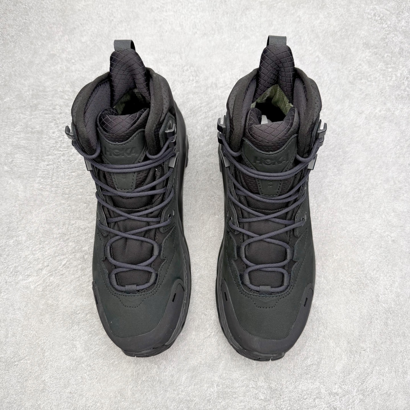 图片[2]-＃纯原福利 HOKA ONE ONE Kaha 2 GTX 耐磨減震高帮户外功能运动鞋 具有品着的重量与坐垫比 可提供顶级性能和顶级毛绒 这款低帮徒步旅行者采用带 SwallowTail™ 几何形状的HUBBLE® 鞋跟进行了更新 配备带牵引凸耳的 Vibram® Megagrip 以增加地面接触 这款开创性款式精心制作 采用GORE-TEX 鞋类面料和再生纺织品 尺码：40 40.5 41 42 42.5 43 44 44.5 45 46-选品中心