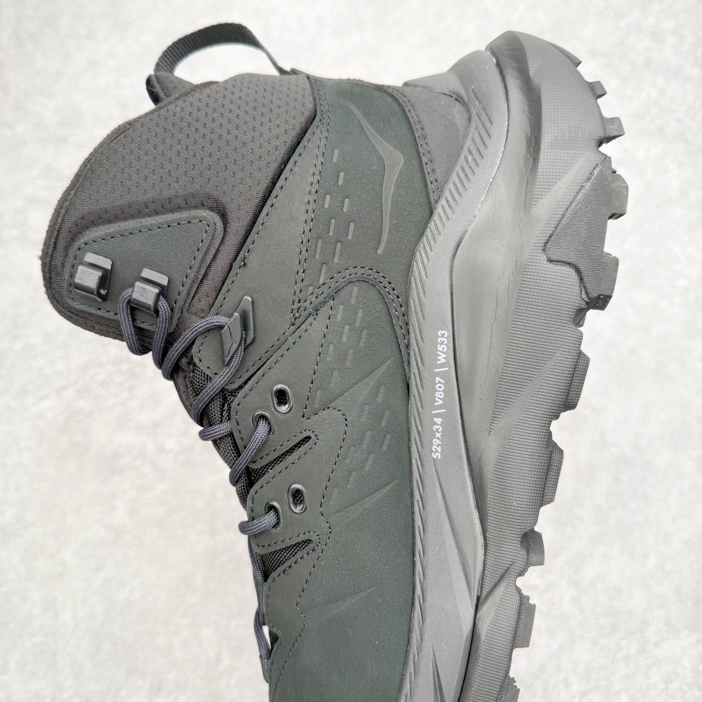 图片[7]-＃纯原福利 HOKA ONE ONE Kaha 2 GTX 耐磨減震高帮户外功能运动鞋 具有品着的重量与坐垫比 可提供顶级性能和顶级毛绒 这款低帮徒步旅行者采用带 SwallowTail™ 几何形状的HUBBLE® 鞋跟进行了更新 配备带牵引凸耳的 Vibram® Megagrip 以增加地面接触 这款开创性款式精心制作 采用GORE-TEX 鞋类面料和再生纺织品 尺码：40 40.5 41 42 42.5 43 44 44.5 45 46-选品中心