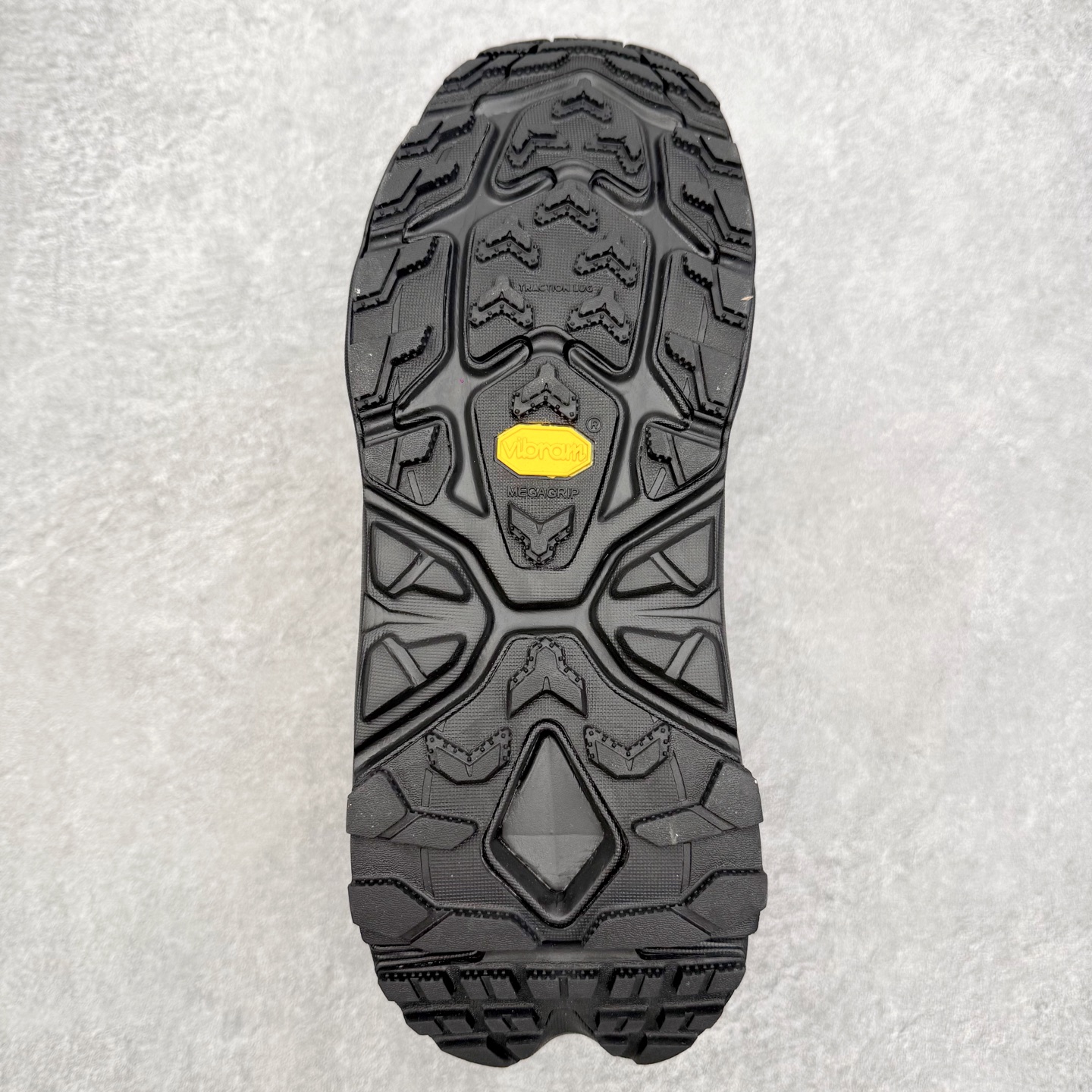 图片[9]-＃纯原福利 HOKA ONE ONE Kaha 2 GTX 耐磨減震高帮户外功能运动鞋 具有品着的重量与坐垫比 可提供顶级性能和顶级毛绒 这款低帮徒步旅行者采用带 SwallowTail™ 几何形状的HUBBLE® 鞋跟进行了更新 配备带牵引凸耳的 Vibram® Megagrip 以增加地面接触 这款开创性款式精心制作 采用GORE-TEX 鞋类面料和再生纺织品 尺码：40 40.5 41 42 42.5 43 44 44.5 45 46-选品中心