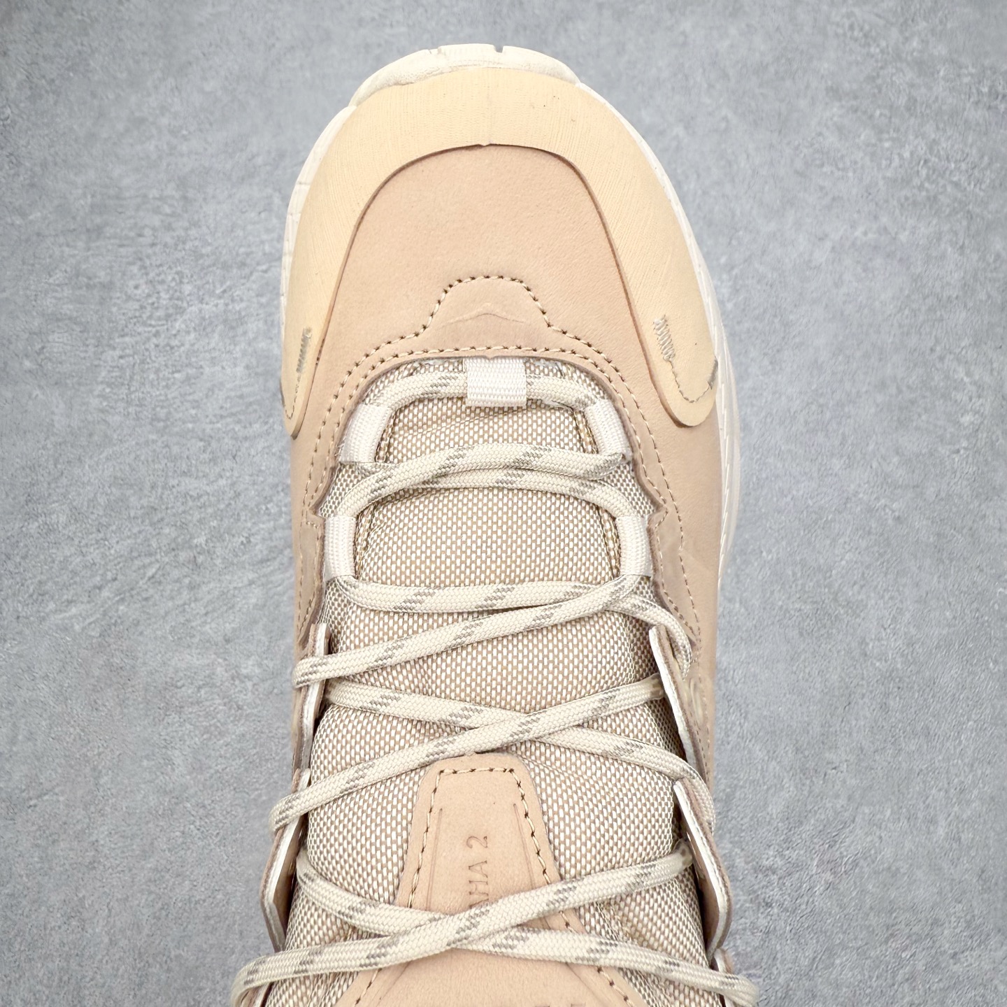 图片[4]-＃纯原福利 HOKA ONE ONE Kaha 2 GTX 耐磨減震低帮户外功能运动鞋 具有品着的重量与坐垫比 可提供顶级性能和顶级毛绒 这款低帮徒步旅行者采用带 SwallowTail™ 几何形状的HUBBLE® 鞋跟进行了更新 配备带牵引凸耳的 Vibram® Megagrip 以增加地面接触 这款开创性款式精心制作 采用GORE-TEX 鞋类面料和再生纺织品 尺码：40 40.5 41 42 42.5 43 44 44.5 45 46-选品中心