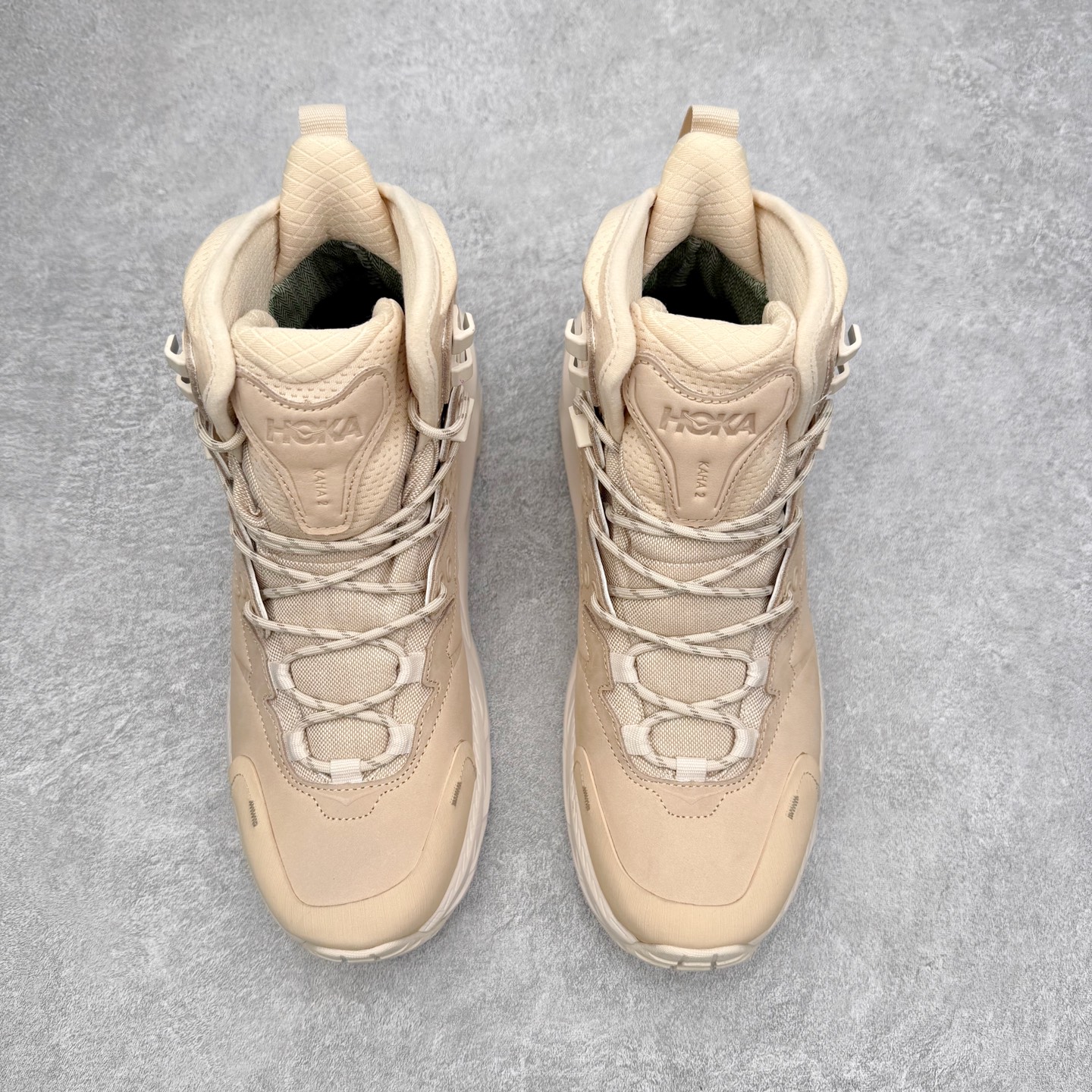 图片[2]-＃纯原福利 HOKA ONE ONE Kaha 2 GTX 耐磨減震高帮户外功能运动鞋 具有品着的重量与坐垫比 可提供顶级性能和顶级毛绒 这款低帮徒步旅行者采用带 SwallowTail™ 几何形状的HUBBLE® 鞋跟进行了更新 配备带牵引凸耳的 Vibram® Megagrip 以增加地面接触 这款开创性款式精心制作 采用GORE-TEX 鞋类面料和再生纺织品 尺码：40 40.5 41 42 42.5 43 44 44.5 45 46-选品中心