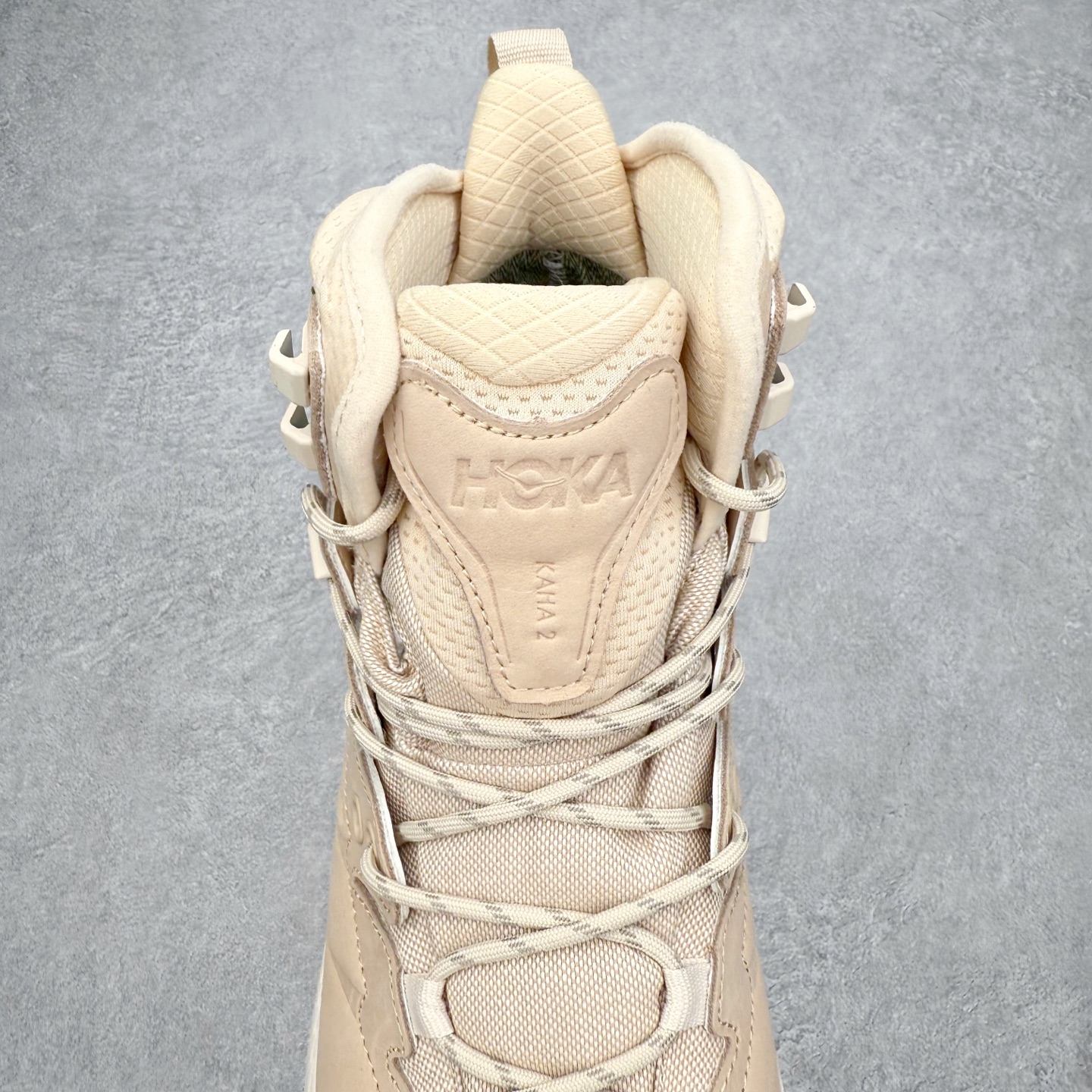 图片[5]-＃纯原福利 HOKA ONE ONE Kaha 2 GTX 耐磨減震高帮户外功能运动鞋 具有品着的重量与坐垫比 可提供顶级性能和顶级毛绒 这款低帮徒步旅行者采用带 SwallowTail™ 几何形状的HUBBLE® 鞋跟进行了更新 配备带牵引凸耳的 Vibram® Megagrip 以增加地面接触 这款开创性款式精心制作 采用GORE-TEX 鞋类面料和再生纺织品 尺码：40 40.5 41 42 42.5 43 44 44.5 45 46-选品中心