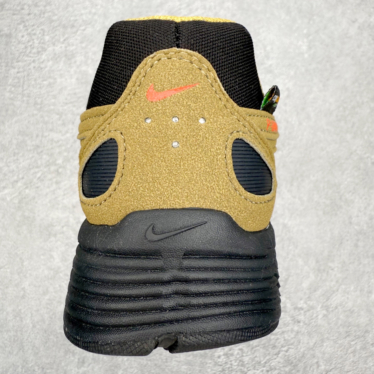 图片[8]-NK P-6000 系列低帮复古老爹风休闲运动舒适慢跑鞋 IH9064-300 融合 Pegasus 过往运动鞋设计 助力 21 世纪早期跑步运动跃升时尚新高度 采用透气网眼布、运动风格线条和耐穿覆面 兼具吸睛外观和舒适感受 中底泡绵以田径赛道为灵感 打造厚实设计 缔造出众缓震性能 尺码：36 36.5 37.5 38 38.5 39 40 40.5 41 42 42.5 43 44 44.5 45-选品中心