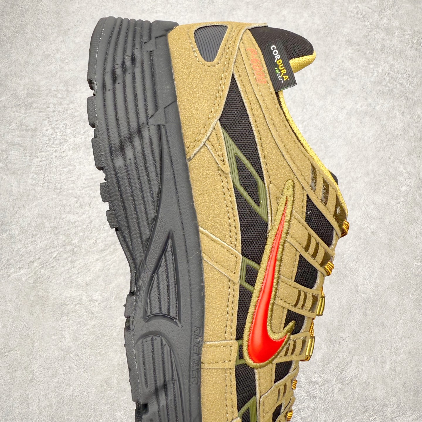 图片[6]-NK P-6000 系列低帮复古老爹风休闲运动舒适慢跑鞋 IH9064-300 融合 Pegasus 过往运动鞋设计 助力 21 世纪早期跑步运动跃升时尚新高度 采用透气网眼布、运动风格线条和耐穿覆面 兼具吸睛外观和舒适感受 中底泡绵以田径赛道为灵感 打造厚实设计 缔造出众缓震性能 尺码：36 36.5 37.5 38 38.5 39 40 40.5 41 42 42.5 43 44 44.5 45-选品中心