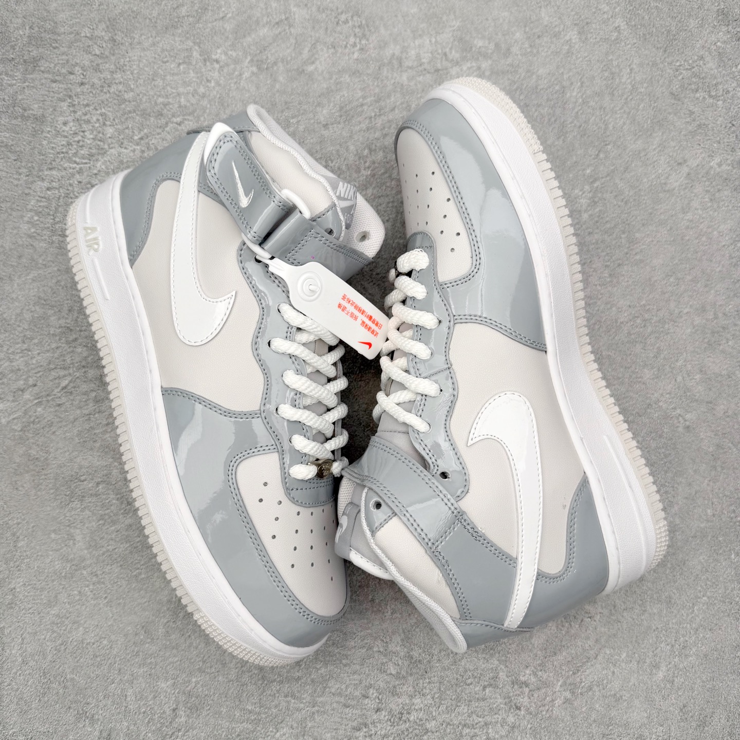 图片[3]-NK Air Force 1´07 Mid 空军一号中帮百搭休闲运动板鞋 HV9405-001 柔软、弹性十足的缓震性能和出色的中底设计 横跨复古与现代的外型结合 造就出风靡全球 三十多年的Force 1 直到今天还深受青睐 实拍调校N版已经零色差零失真 百分百还原实物色彩所见即所得 不存在货不对板色差等低级问题 选购参考实物拍摄 不混卖不参货 只用心做好货严格选品 承诺混一赔十 尺码：36 36.5 37.5 38 38.5 39 40 40.5 41 42 42.5 43 44 44.5 45-选品中心