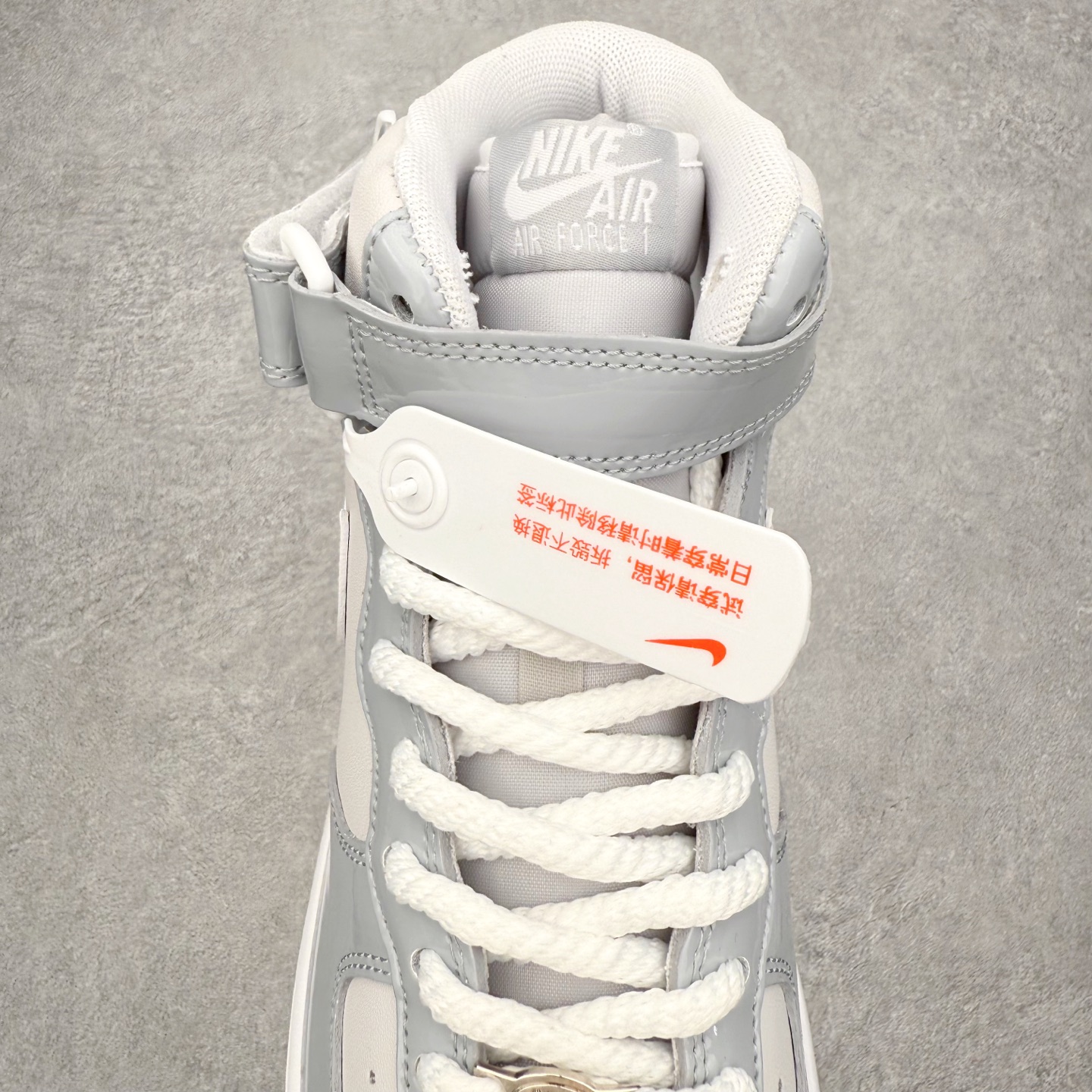 图片[5]-NK Air Force 1´07 Mid 空军一号中帮百搭休闲运动板鞋 HV9405-001 柔软、弹性十足的缓震性能和出色的中底设计 横跨复古与现代的外型结合 造就出风靡全球 三十多年的Force 1 直到今天还深受青睐 实拍调校N版已经零色差零失真 百分百还原实物色彩所见即所得 不存在货不对板色差等低级问题 选购参考实物拍摄 不混卖不参货 只用心做好货严格选品 承诺混一赔十 尺码：36 36.5 37.5 38 38.5 39 40 40.5 41 42 42.5 43 44 44.5 45-选品中心