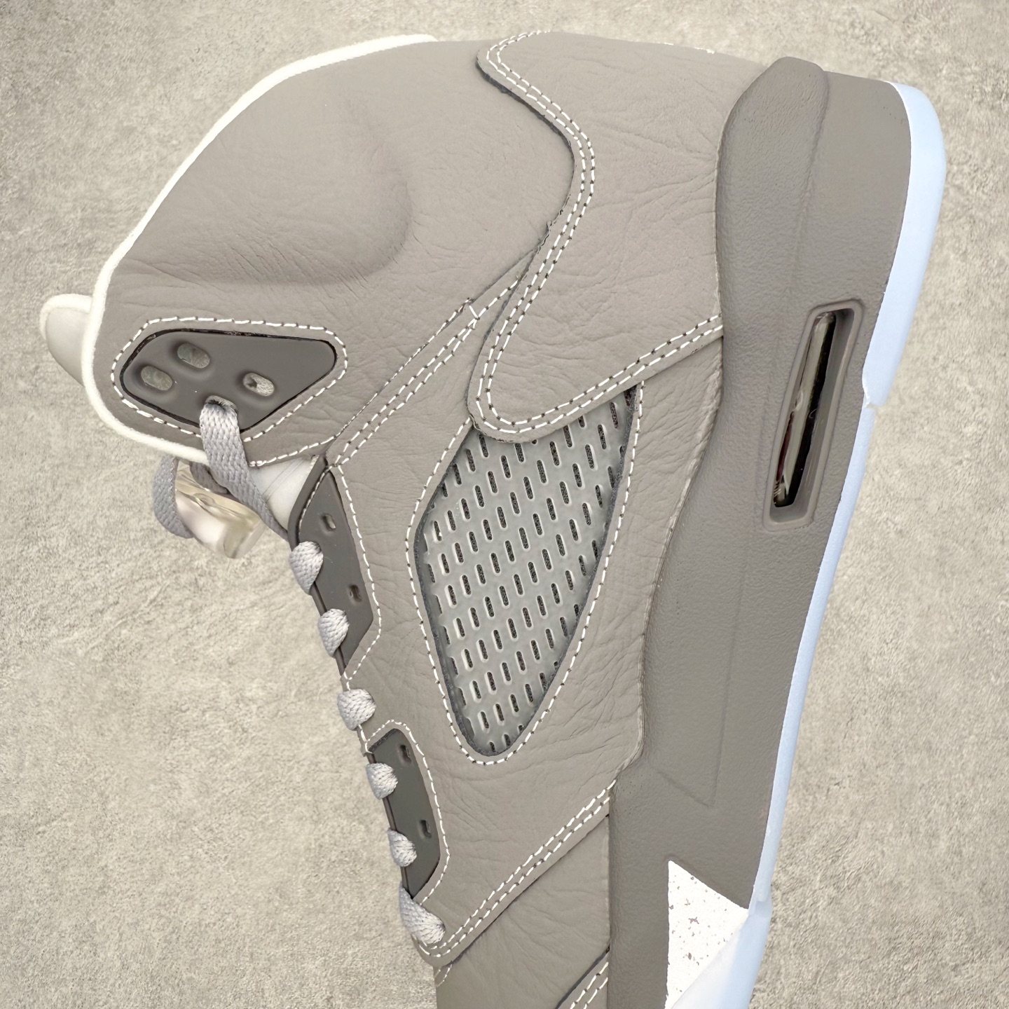 图片[7]-＃外贸版 Air Jordan AJ5 OG 狼灰 DD0587-002 原纸板楦头开发 进口头层皮料 完美鞋型匹配公司货 正确鞋舌立体高频 最新原厂底模 大底卡色咬花完美 鞋柜必备鞋款 终端现货供应 尺码：40 40.5 41 42 42.5 43 44 44.5 45 46 47.5-选品中心