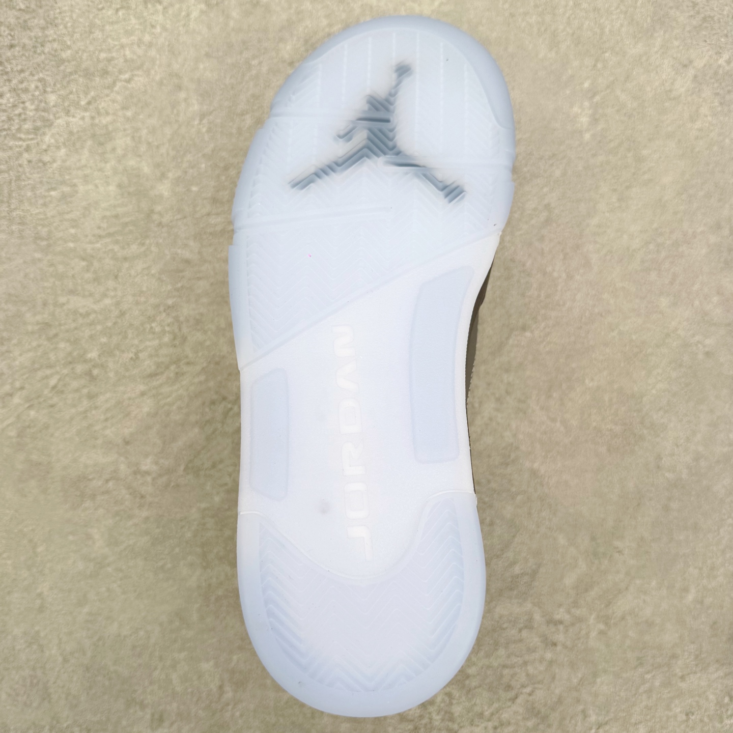 图片[9]-＃外贸版 Air Jordan AJ5 OG 狼灰 DD0587-002 原纸板楦头开发 进口头层皮料 完美鞋型匹配公司货 正确鞋舌立体高频 最新原厂底模 大底卡色咬花完美 鞋柜必备鞋款 终端现货供应 尺码：40 40.5 41 42 42.5 43 44 44.5 45 46 47.5-选品中心