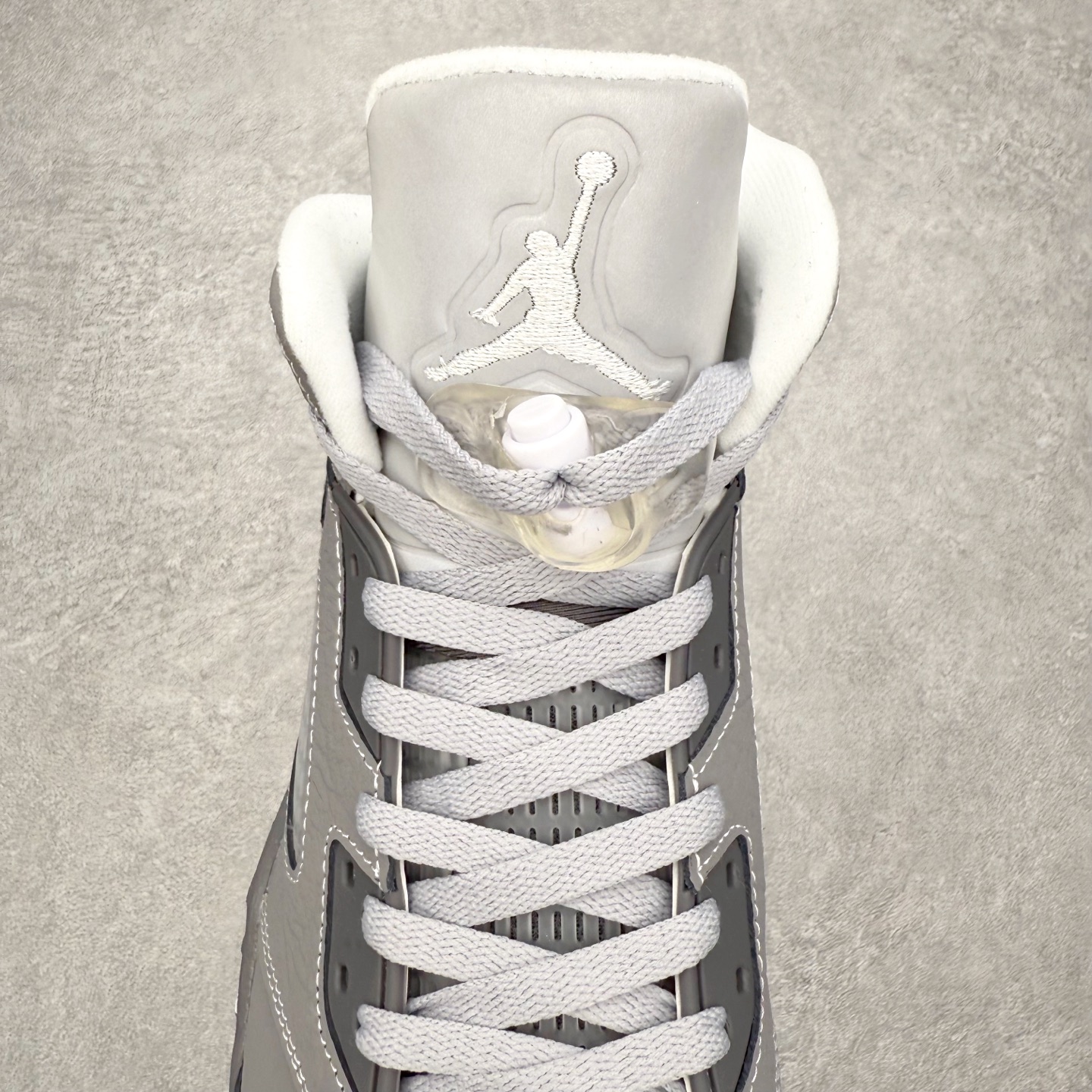 图片[5]-＃外贸版 Air Jordan AJ5 OG 狼灰 DD0587-002 原纸板楦头开发 进口头层皮料 完美鞋型匹配公司货 正确鞋舌立体高频 最新原厂底模 大底卡色咬花完美 鞋柜必备鞋款 终端现货供应 尺码：40 40.5 41 42 42.5 43 44 44.5 45 46 47.5-选品中心