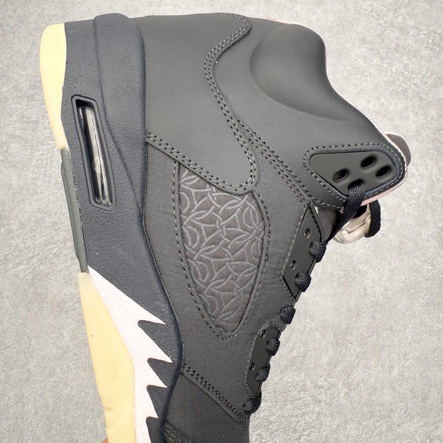 图片[6]-＃外贸版 PSG x Air Jordan AJ5 Retro 联名黑粉 HQ3004-001 原纸板楦头开发 进口头层皮料 完美鞋型匹配公司货 正确鞋舌立体高频 最新原厂底模 大底卡色咬花完美 鞋柜必备鞋款 终端现货供应 尺码：40 40.5 41 42 42.5 43 44 44.5 45 46 47.5-选品中心