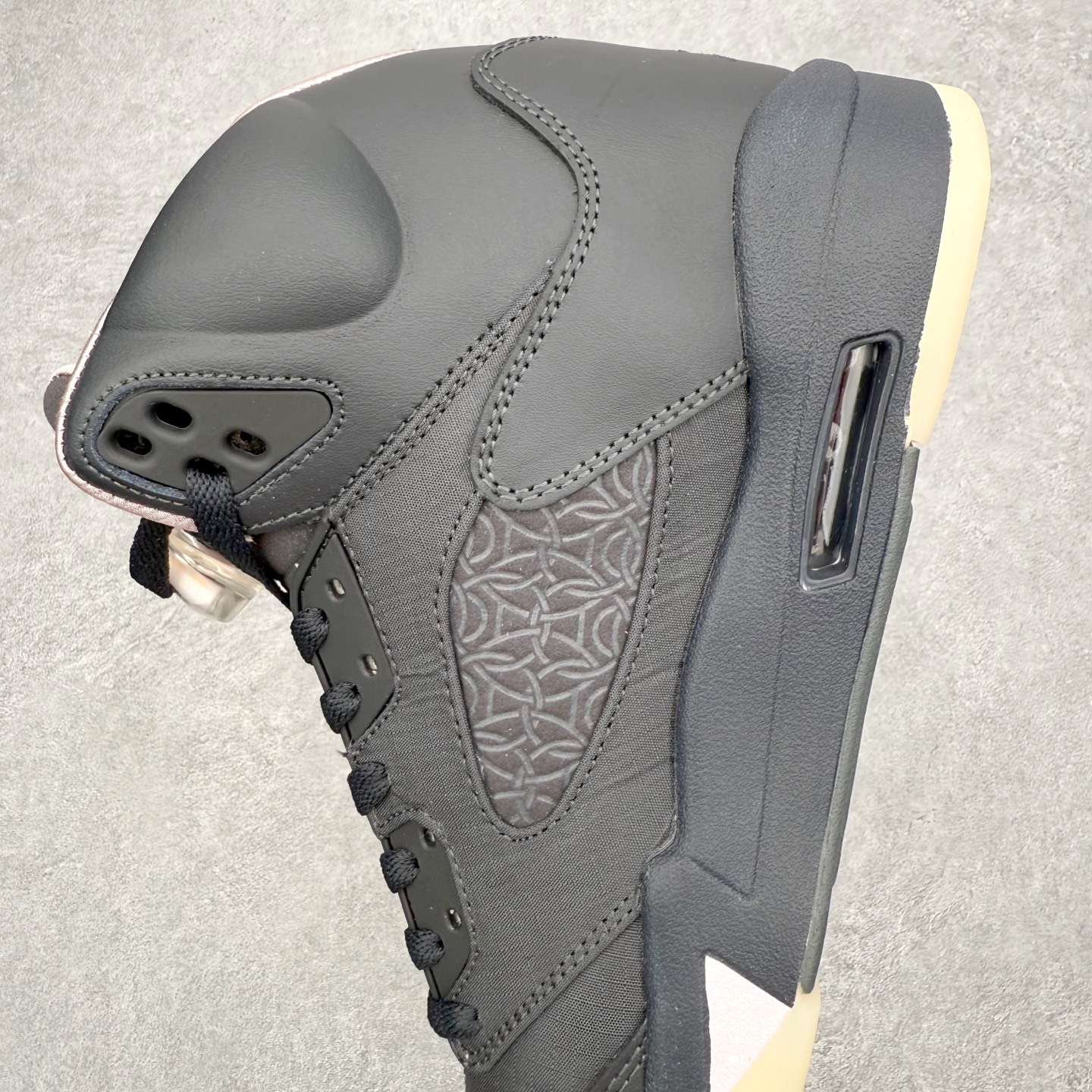 图片[7]-＃外贸版 PSG x Air Jordan AJ5 Retro 联名黑粉 HQ3004-001 原纸板楦头开发 进口头层皮料 完美鞋型匹配公司货 正确鞋舌立体高频 最新原厂底模 大底卡色咬花完美 鞋柜必备鞋款 终端现货供应 尺码：40 40.5 41 42 42.5 43 44 44.5 45 46 47.5-选品中心