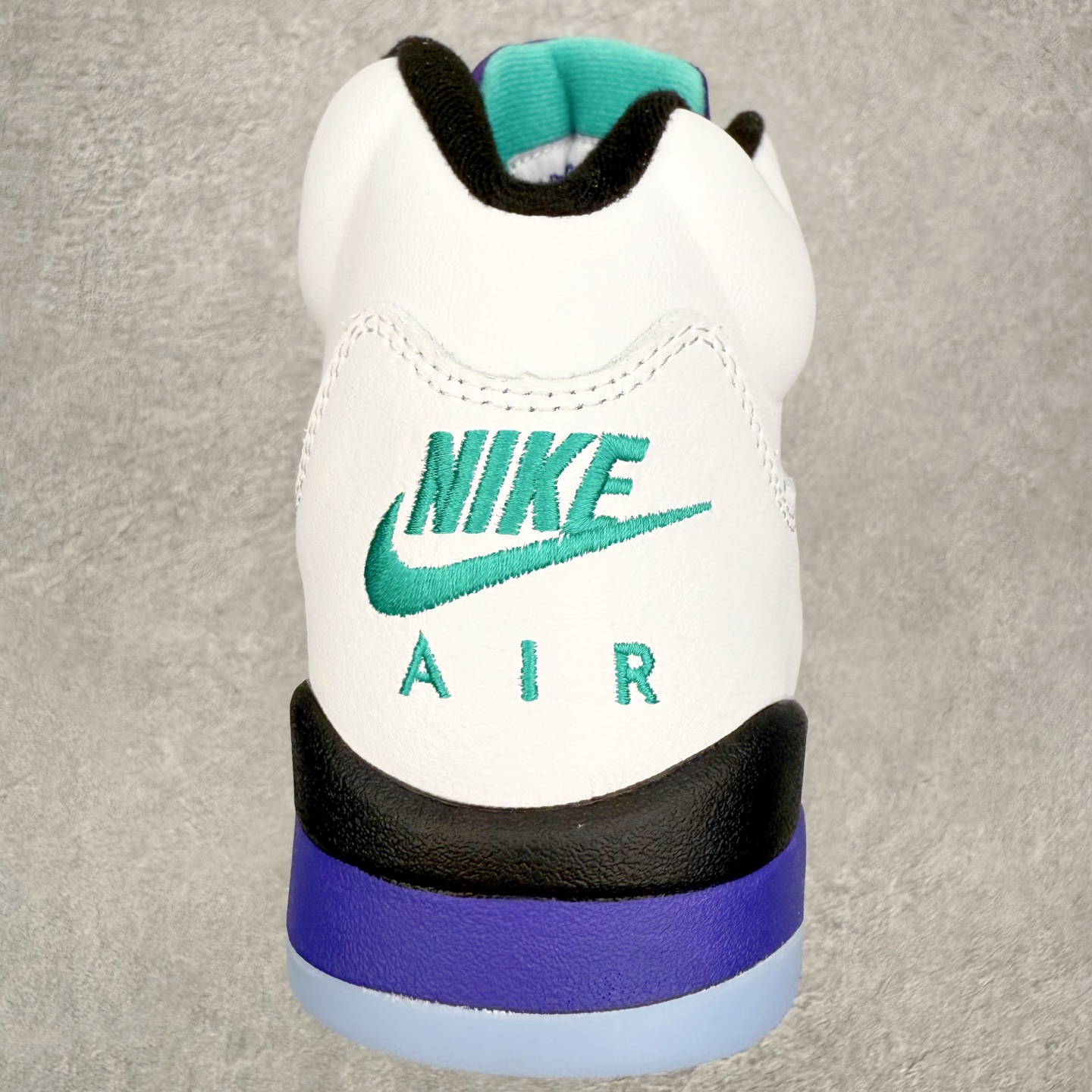 图片[8]-＃外贸版 Air Jordan AJ5 Retro 白紫 HQ7979-100 原纸板楦头开发 进口头层皮料 完美鞋型匹配公司货 正确鞋舌立体高频 最新原厂底模 大底卡色咬花完美 鞋柜必备鞋款 终端现货供应 尺码：40 40.5 41 42 42.5 43 44 44.5 45 46 47.5-选品中心