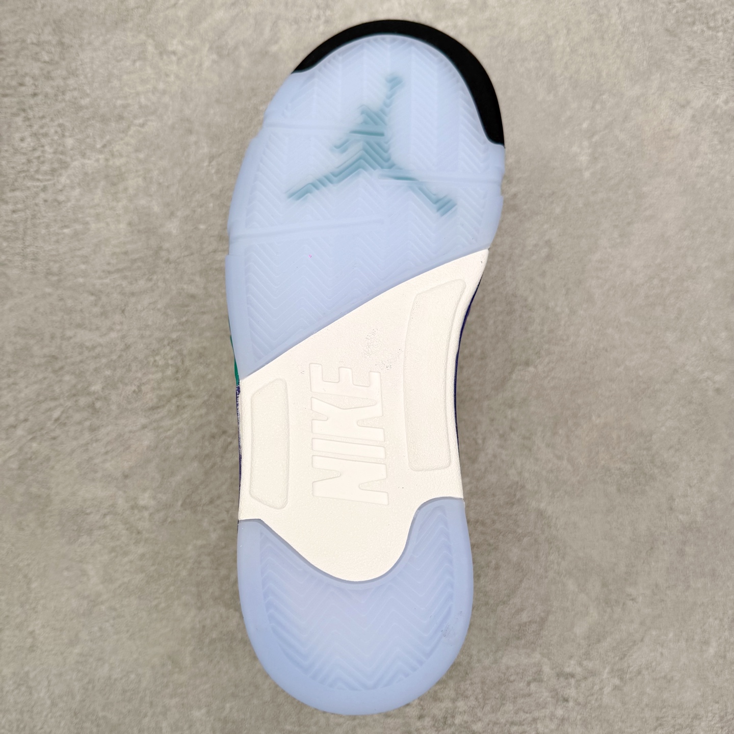 图片[9]-＃外贸版 Air Jordan AJ5 Retro 白紫 HQ7979-100 原纸板楦头开发 进口头层皮料 完美鞋型匹配公司货 正确鞋舌立体高频 最新原厂底模 大底卡色咬花完美 鞋柜必备鞋款 终端现货供应 尺码：40 40.5 41 42 42.5 43 44 44.5 45 46 47.5-选品中心