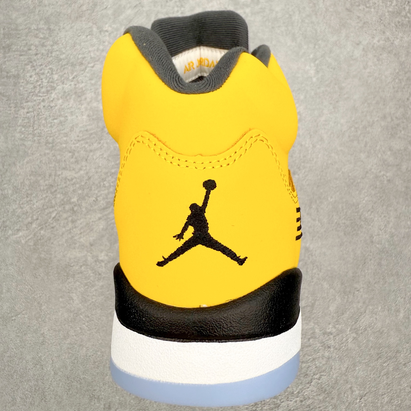 图片[8]-＃外贸版 Air Jordan AJ5 Retro Tokyo T23 京东黑黄 IO3372-700 原纸板楦头开发 进口头层皮料 完美鞋型匹配公司货 正确鞋舌立体高频 最新原厂底模 大底卡色咬花完美 鞋柜必备鞋款 终端现货供应 尺码：40 40.5 41 42 42.5 43 44 44.5 45 46 47.5-选品中心